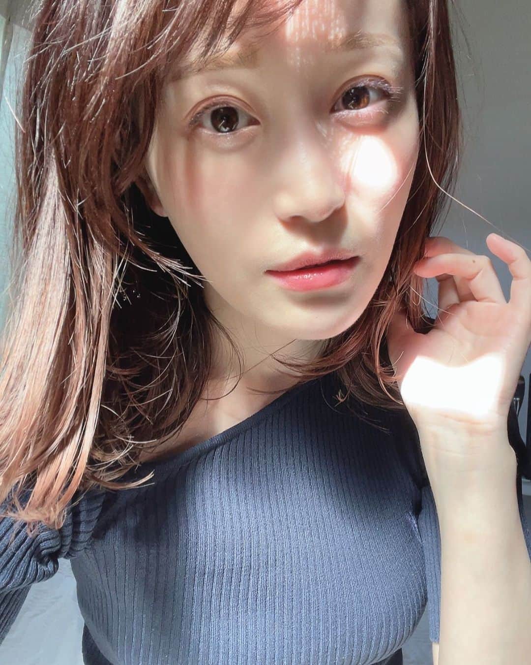岡部磨知のインスタグラム：「透け感メイク🫧  #violin #musician  #美肌メイク」