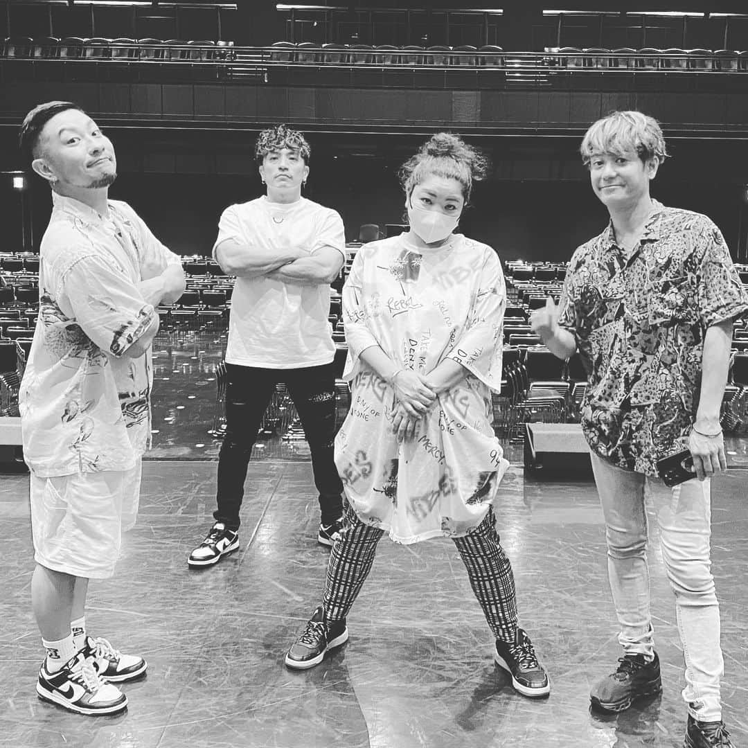 のインスタグラム：「HYカフーツアー 1本目始まったよ❤️❤️❤️ 今回は全部で6本しかないから あまりに あっちゅうますぎて😂😂😂  まずは福岡‼️ 久しぶりのあの声援に わたくし 大感動しておりました🥹❤️ 次は宮城だよー😙 皆、待っててね！  #HY #カフーツアー #福岡一本目」