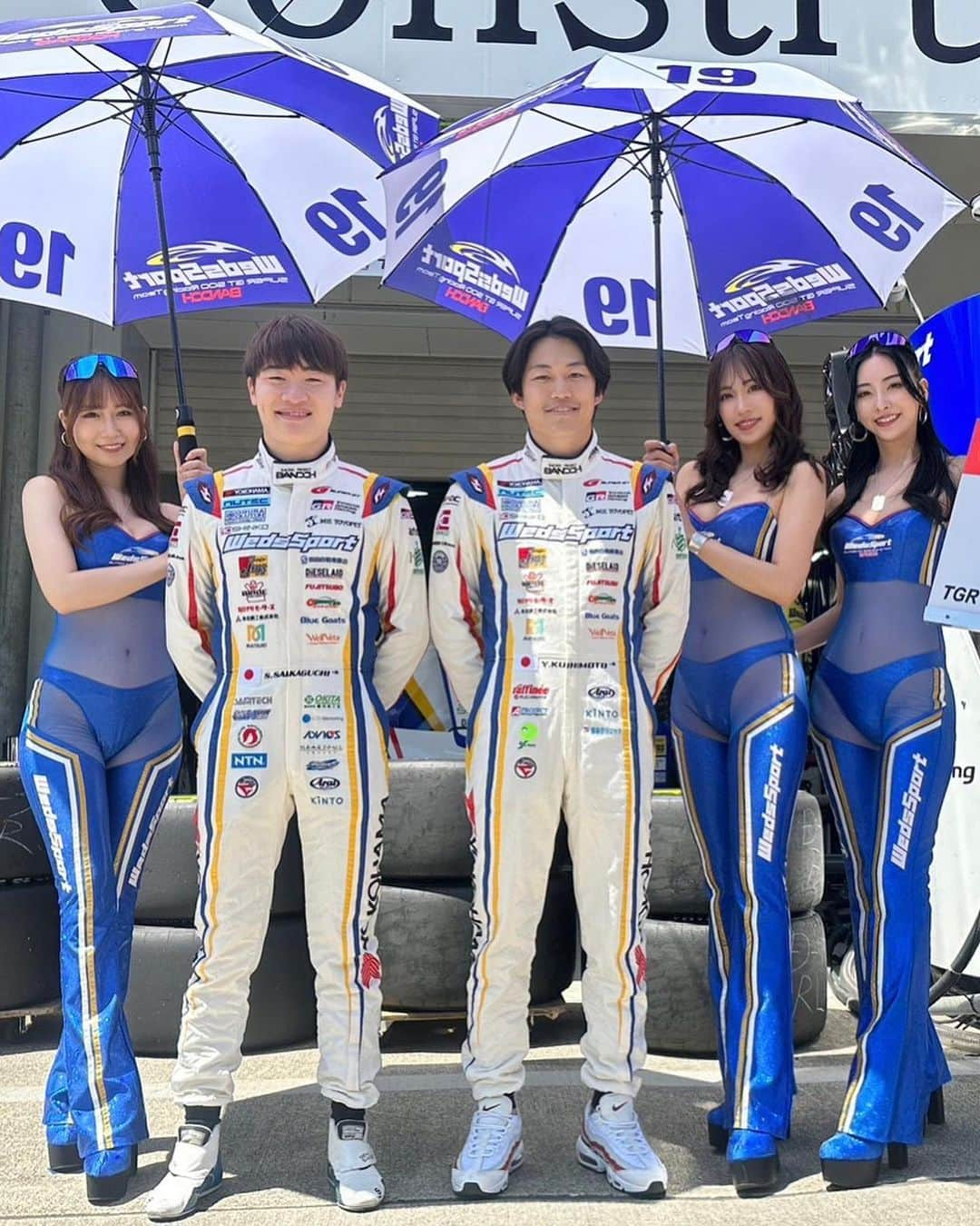 霧島聖子さんのインスタグラム写真 - (霧島聖子Instagram)「SUPER GT Rd.3鈴鹿決勝🎡 後半に大きなクラッシュが発生し赤旗中断、 そのままレース終了となりました。 ドライバーさん方がご無事で何よりです…！  暫定の結果では19号車は2位という事で 暫定表彰式を迎え鈴鹿サーキットを後にしましたが、 20:40頃結果に変更があり TGR TEAM WedsSport BANDOHは 今季初優勝を飾りました‼‼️🏆 チームにとって7年ぶりの優勝✨ 更に今回J SPORTSベストパフォーマンス賞も獲得となりました！  暫定表彰式では感極まってしまいましたが、 今は悔し涙から嬉し涙です。 19号車の完璧なレース、本当に格好よかった❕ チームの皆さんのこれまでの想いや努力が 優勝という最高の結果に繋がって嬉しいです😭 沢山の応援有難うございました‼️   #優勝  #SUPERGT  #wedssportracinggals  #racequeen  #RQ  #SGT  #鈴鹿サーキット  #WedsSport  #BANDOH #それいけ坂東ちゃん  #サーキット  #レース  #circuit  #決勝  #結果」6月4日 23時10分 - seiko_kirishima