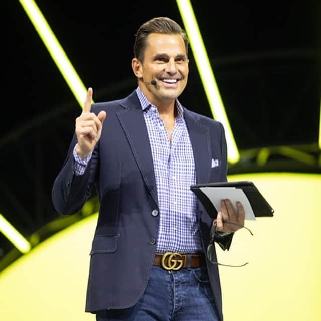 ビル・ランシックのインスタグラム：「Thrilled to share that I'll be returning as the emcee for the third year at the @naahq #Apartmentalize event in #Atlanta. Get ready for an unforgettable experience as I interview speakers @lindseyvonn and #jasonsudeikis. Looking forward to the big event later this week!」