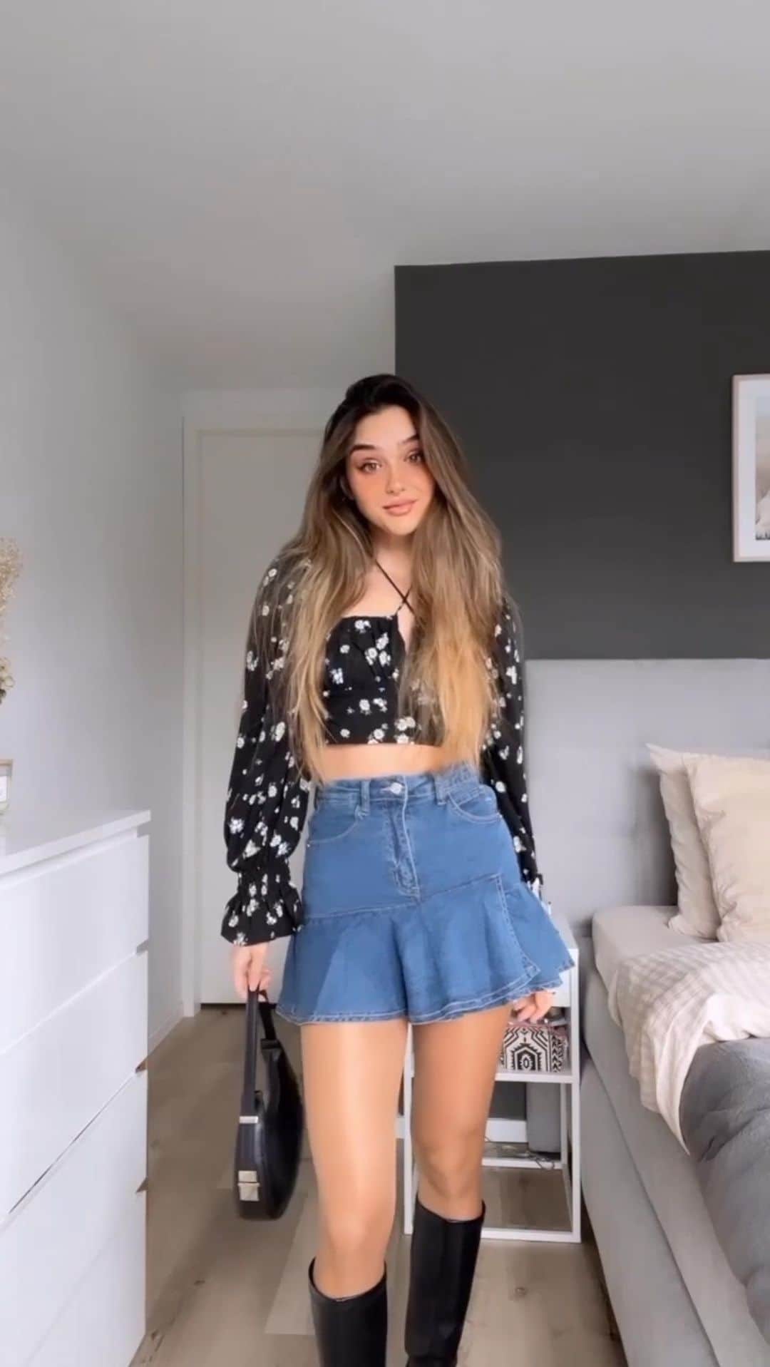 SHEINのインスタグラム：「We love blouses that say ”you’re not a flower, you‘re the whole bouquet“ 💐😍 @sweetinstabella  🔎13785316  #SHEIN #SHEINforAll #SHEINstyle #fashion #chic」