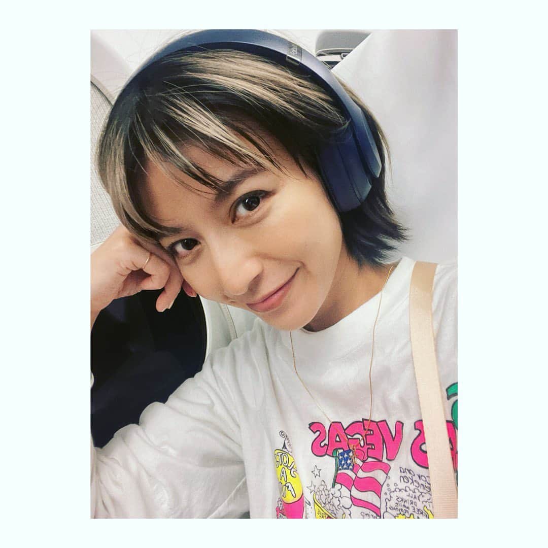 のインスタグラム：「ヘッドフォンがすき🎧 大きさとか、重さとか、ぽてっとした感じとか。 なんでもスマートならいいってわけでも、ないんだよなぁーっ！！  #ヘッドフォン #beatsheadphones  #大石参月」