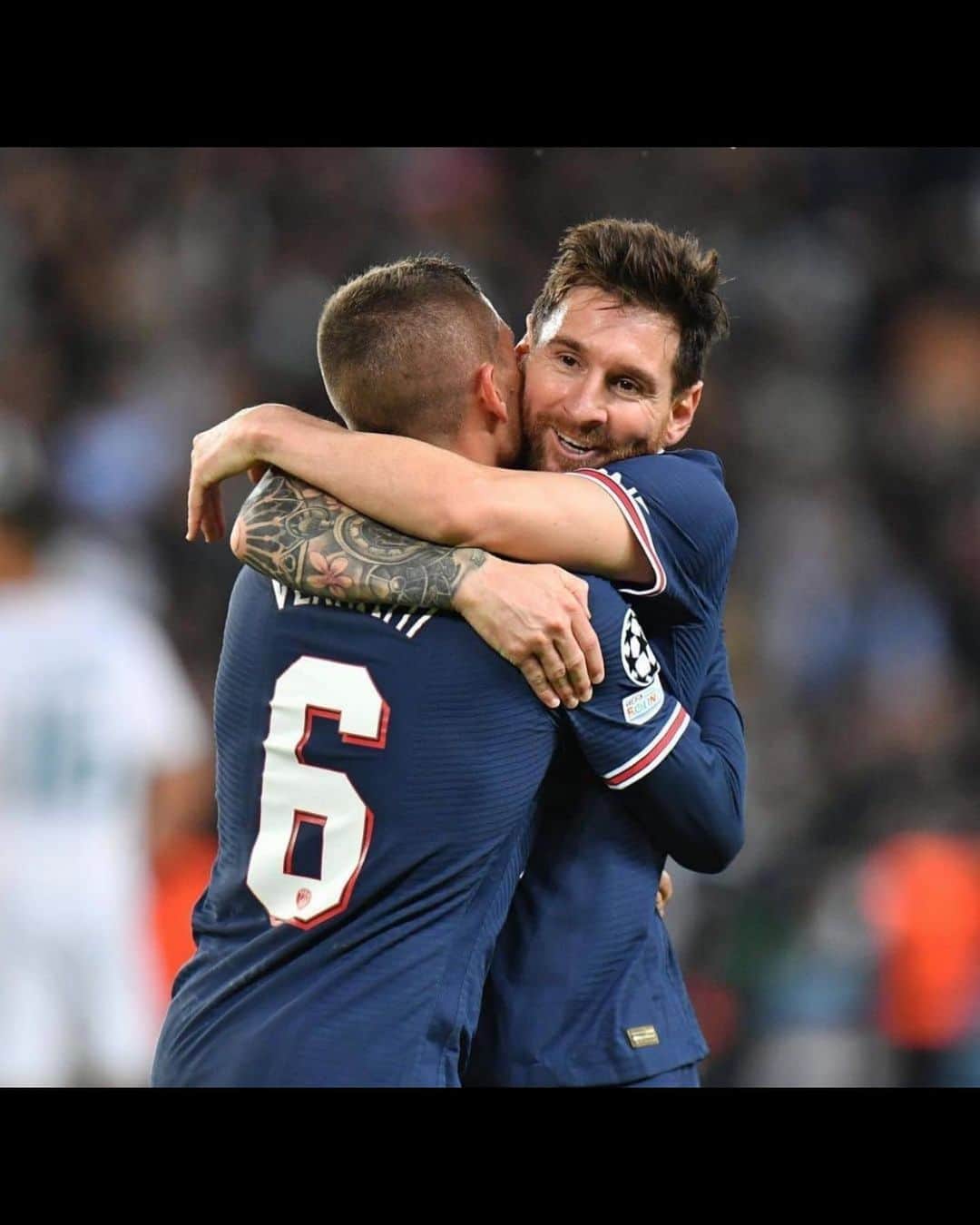 マルコ・ヴェッラッティのインスタグラム：「Como jugador eres el mejor de todos pero como persona eres aún mejor. suerte para ti y tu familia en tu nueva experiencia. Fue genial compartir estos 2 años contigo ❤️ @leomessi」
