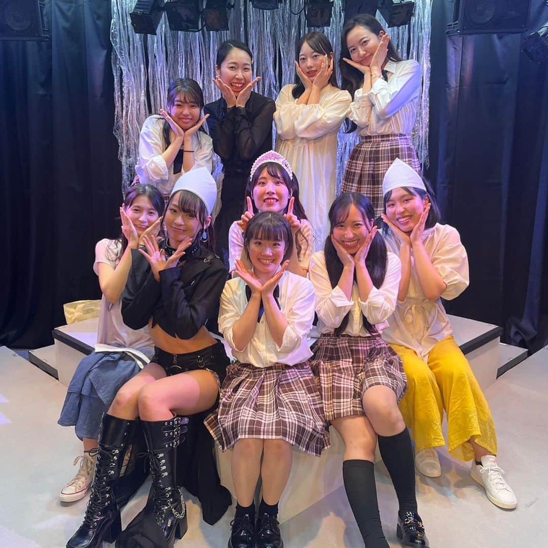 柊みずほのインスタグラム：「出演舞台「お化けませんか？」 無事千穐楽終了致しました！ 稽古初日から千穐楽まで 本当にあっという間に時が過ぎてしまったような気がします。 ご観劇頂いた皆様、スタッフさん、そして一緒に過ごした座組のみんな、 本当に本当にありがとうございます✨ 舞台は千穐楽を迎えましたが、配信は2週間アーカイブで視聴可能です！ ぜひ気になるけど見れなかった、、、 という方は下記URLからご覧下さいませ！  https://twitcasting.tv/livehouse_voice/shopcart/240096  💙大好きなお化けチーム家族写真添えておきます！！！！！💙   #お化けませんか」