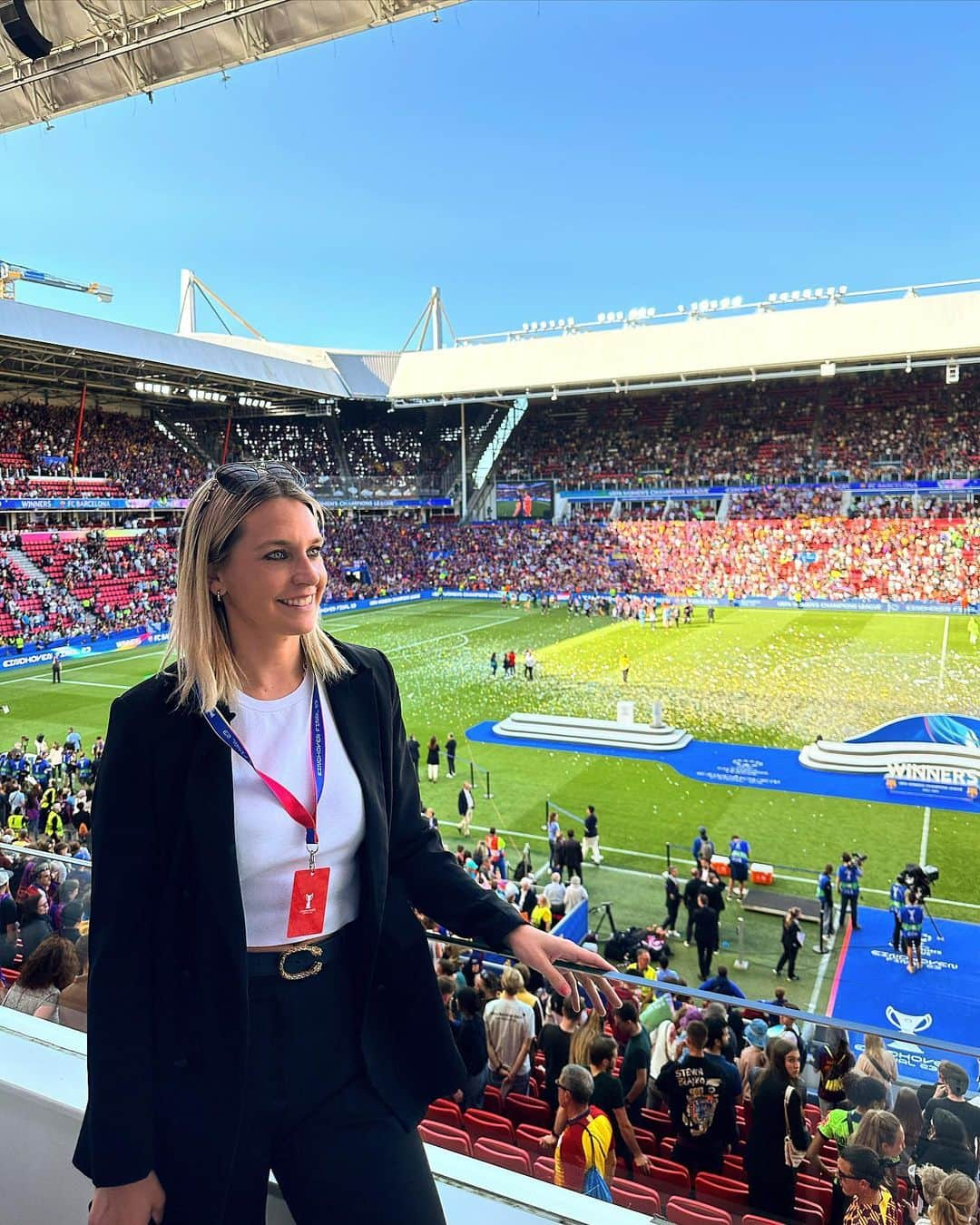 レナ・ゲースリンクのインスタグラム：「Vielen Dank @uefa_official für die Einladung zum UWCL Finale in Eindhoven, es war ein toller Tag. . . . #uwclfinal #eindhoven #vflwolfsburg #barcelona」