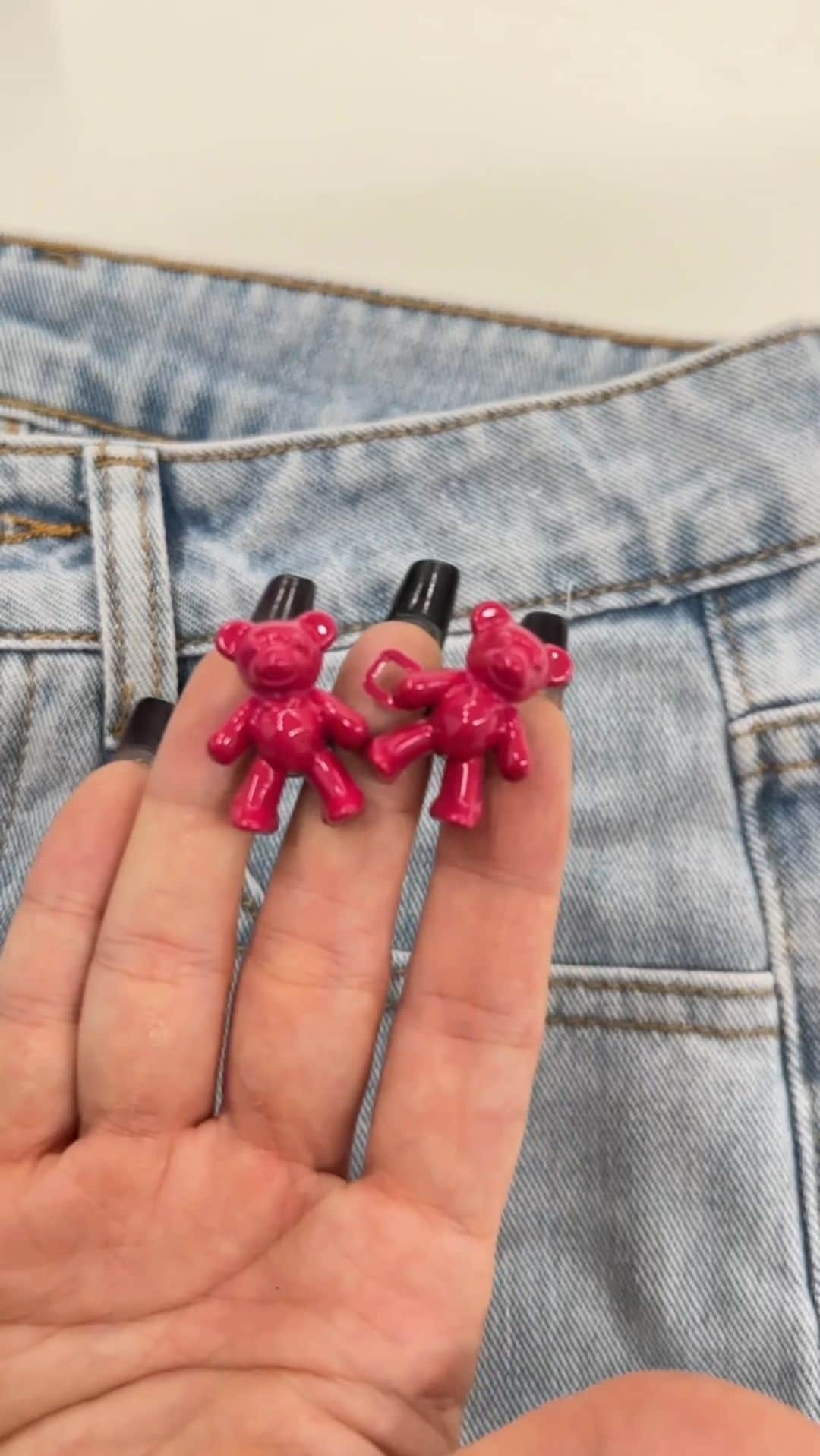 SHEINのインスタグラム：「Got a pair of pants that are a little loose? 👖 This pin hack is un-bear-lievable! 🧸🧸  🔎13785316  #SHEIN #SHEINforAll #SHEINstyle #fashion #chic #saveinstyle」