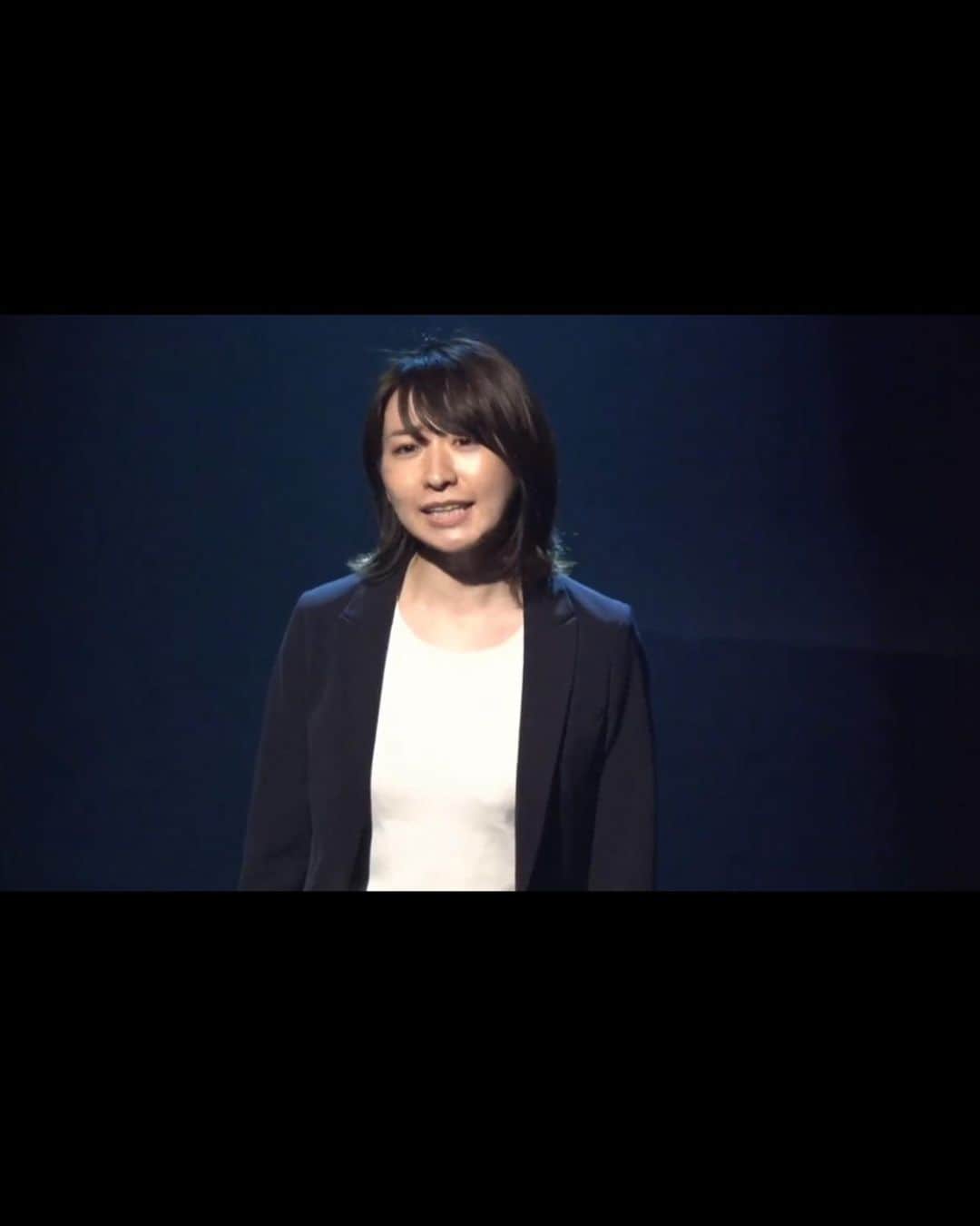 藤井奈々のインスタグラム：「4日目無事におわりました✨✨  奥貫綾乃として、 生きることができて  苦しいときもあるけれど とっても幸せです✨✨  座組のみんなが、 本当に、全員最高です。  今日も、松田幸起さんの面白かったな〜　笑  私、ゲラすぎてほんとに あそこのシーンはほんとだめです。笑  陽子の絶叫シーンはほんとに、かっこよすぎる。。  あと2回か。。  寂しい。  生きて、生きて、生き抜きます！！  今日も足を運んでくださったみなさま、本当に、ありがとうございました！！✨✨  配信チケットの販売も、 全公演行っております！  お席は全公演完売で キャンセル待ちのみとなっておりますが、パイプ椅子でのご案内で 中で観ていただける可能性大なので、、是非諦めずに来ていただけたら嬉しいです🌈  配信は、カメラもたくさん入っているので 表情なども観やすいので 配信の良さもあり、 おすすめです🥰🌈✨  ぜひ♡  明日も、全力で！✨✨  #STRAYDOG30thAnniversary #絶叫2023 #舞台 #シアターグリーンboxinboxtheater  #6月1日から6日まで #チェキなども購入いただきありがとうございます！ 完売したので今日撮影しました♡ぜひ！」