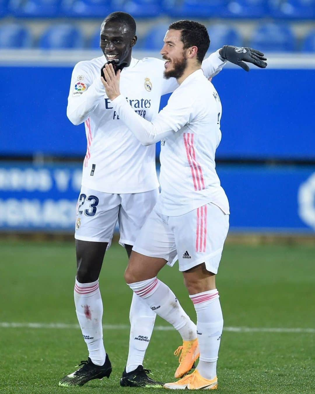 フェルランド・メンディのインスタグラム：「@hazardeden_10 merci pour ces 4 saisons ensemble, tu es encore l’un des meilleurs joueur au monde et je te souhaite le meilleur pour ton futur 💪🏿🌟」