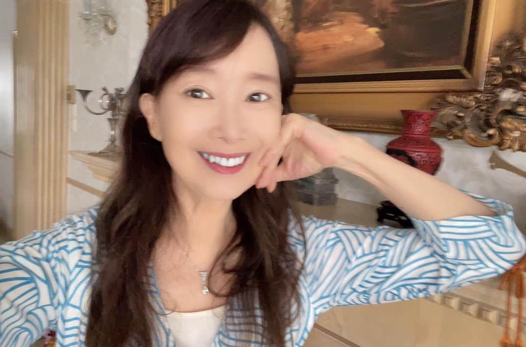 のインスタグラム：「I lost a total of 6.4 kg since I started my diet! That’s a lot! Basically I tried to walk more, ate less at night, stopped snacking and reduced my intake of fruits by half. It took me a long while to reach my goal of 5kg. But now I have lost more than I want to. So I have to adjust my routine to stop losing too much weight.」