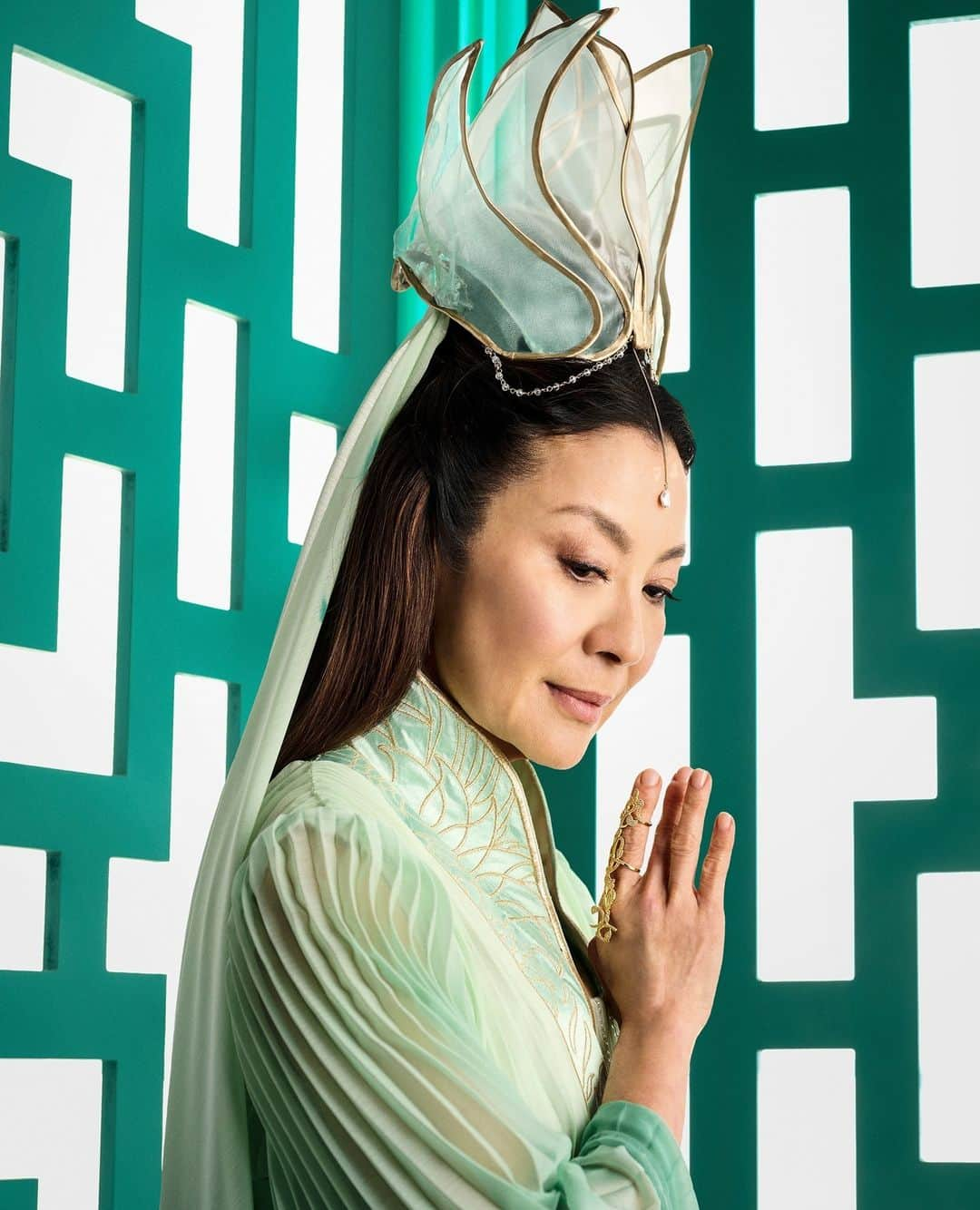 プラバルグルンさんのインスタグラム写真 - (プラバルグルンInstagram)「Honored to have worked on such a stunning collaboration with @michelleyeoh_official and the amazing costume design team @joycrettton @joseramosdesign for @ambornchinese to create this look for goddess Guanyin. Stream all episodes of #AmericanBornChinese now on @disneyplus」6月5日 0時00分 - prabalgurung