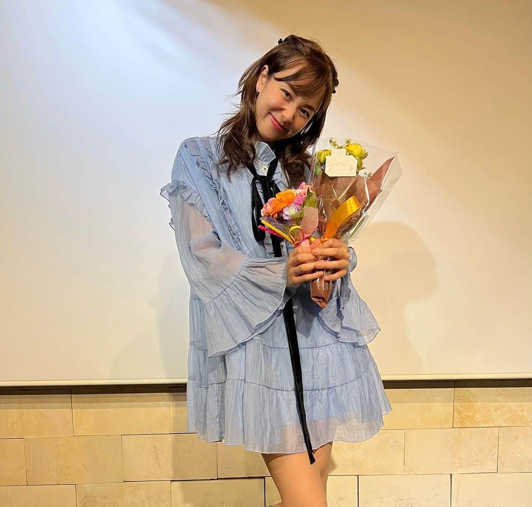 佐藤ミケーラ倭子のインスタグラム：「みけーらネオンパーティー🧚🏻‍♂️🎉 ぶっとび喋り倒しイベント みんなからたくさんの愛をちぇけらしたよ！！ 会えてうれしかった！💙 ありがとう🥳💙 初めてのファンミ楽しんでもらえたかなぁーん🌼 また18日会おうね〜🤟🏻」