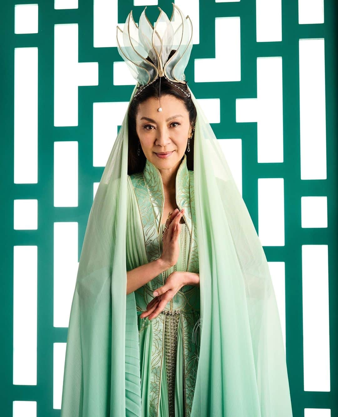 プラバルグルンさんのインスタグラム写真 - (プラバルグルンInstagram)「Honored to have worked on such a stunning collaboration with @michelleyeoh_official and the amazing costume design team @joycrettton @joseramosdesign for @ambornchinese to create this look for goddess Guanyin. Stream all episodes of #AmericanBornChinese now on @disneyplus」6月5日 0時00分 - prabalgurung