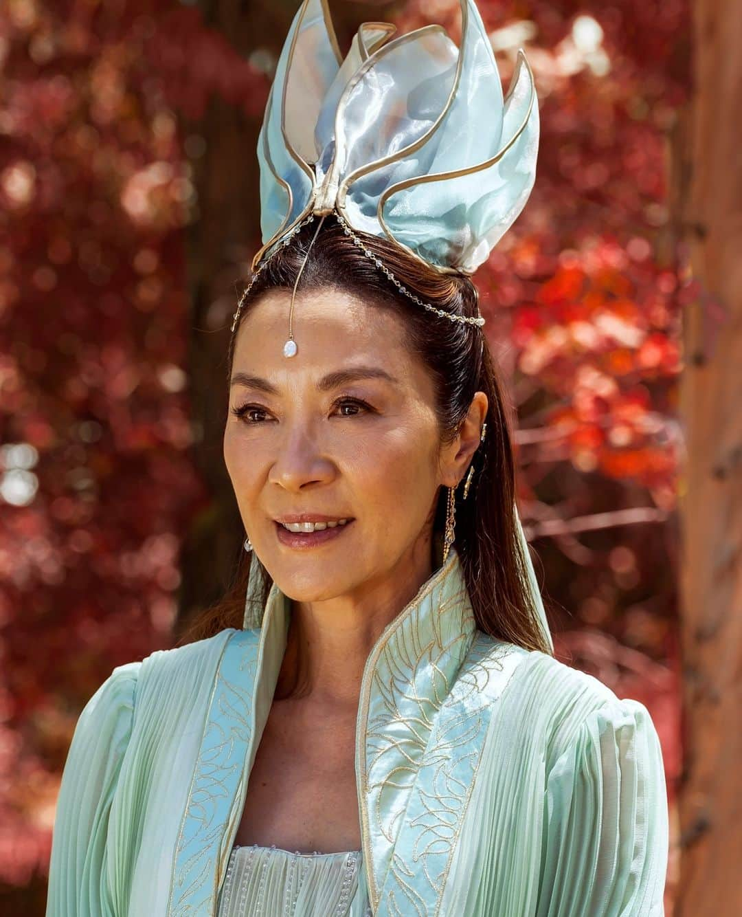 プラバルグルンさんのインスタグラム写真 - (プラバルグルンInstagram)「Honored to have worked on such a stunning collaboration with @michelleyeoh_official and the amazing costume design team @joycrettton @joseramosdesign for @ambornchinese to create this look for goddess Guanyin. Stream all episodes of #AmericanBornChinese now on @disneyplus」6月5日 0時00分 - prabalgurung