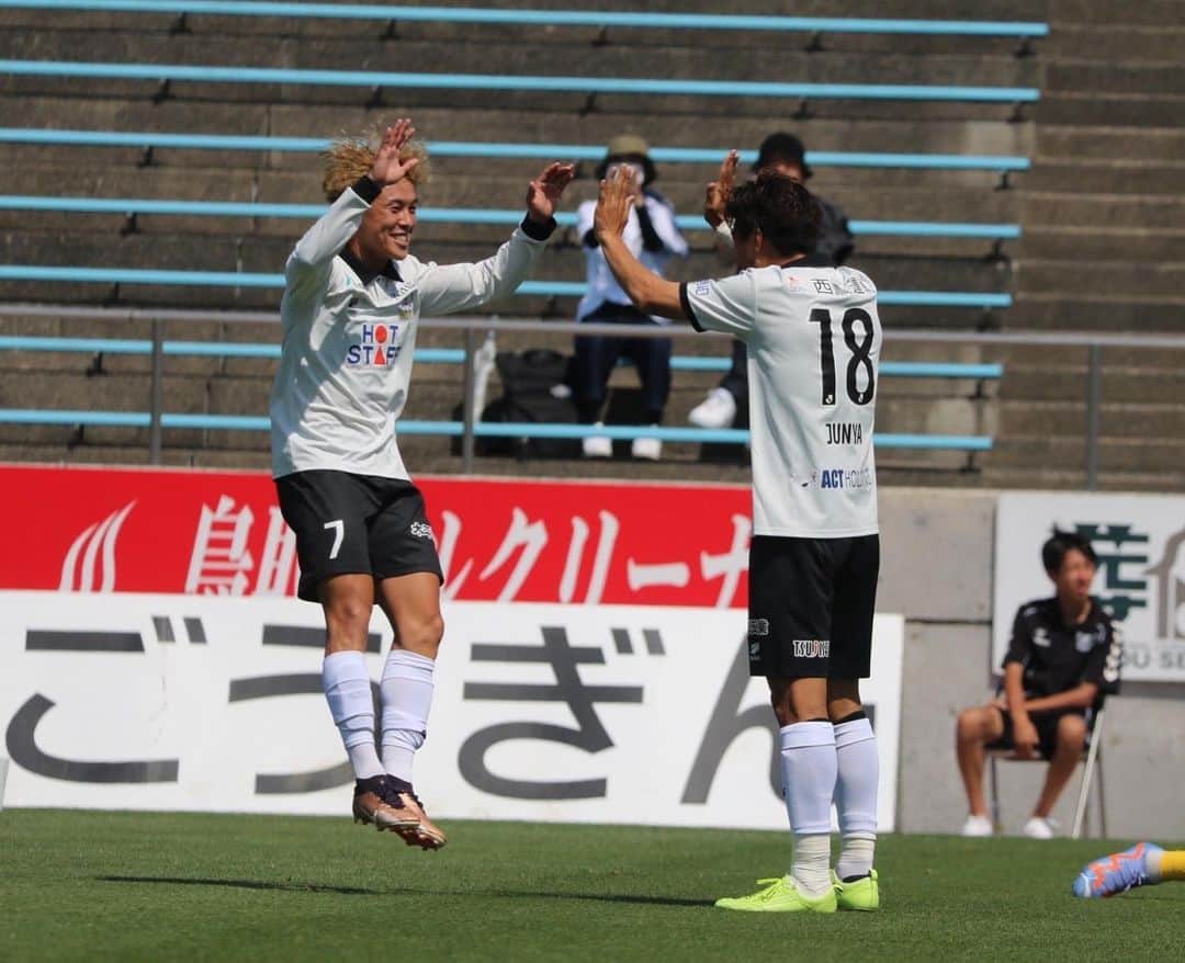 ＦＣ岐阜さんのインスタグラム写真 - (ＦＣ岐阜Instagram)「. GOAL Celebration vs ガイナーレ鳥取  #fcgifu #FC岐阜 #MOVEYOURHEART」6月5日 0時06分 - fcgifu