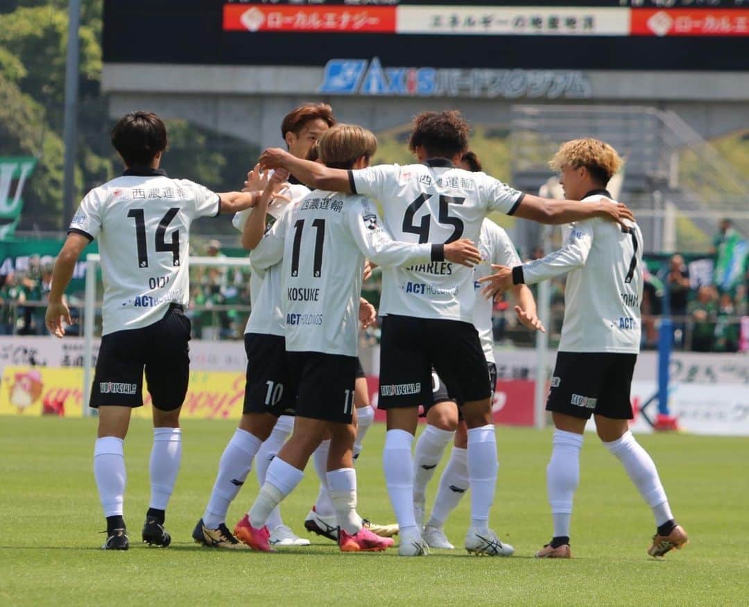 ＦＣ岐阜さんのインスタグラム写真 - (ＦＣ岐阜Instagram)「. GOAL Celebration vs ガイナーレ鳥取  #fcgifu #FC岐阜 #MOVEYOURHEART」6月5日 0時06分 - fcgifu