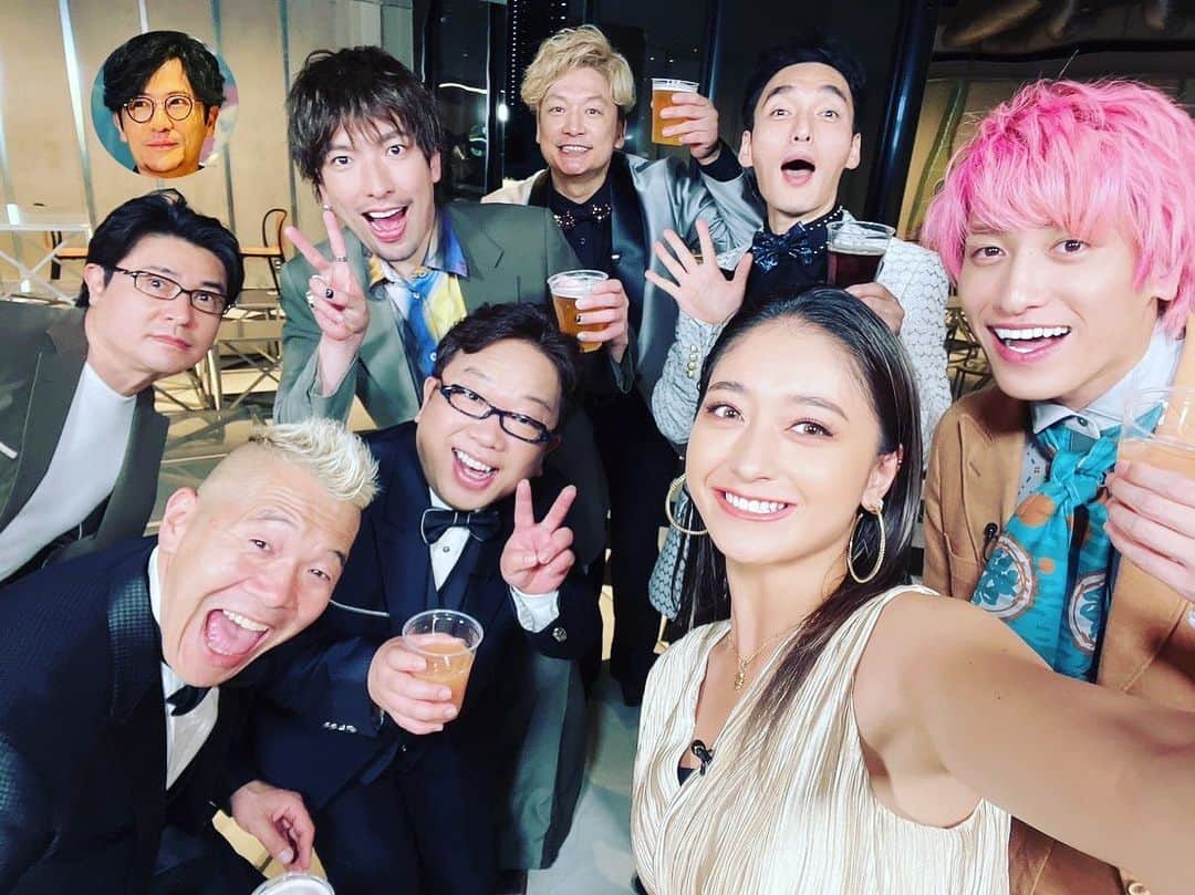 りんたろーさんのインスタグラム写真 - (りんたろーInstagram)「今月も最高過ぎました！✨ 常に進化を続けていく番組 仲間、家族に出会えたことに感謝 少し休んで？？というよりは 高さく飛ぶ為にしゃがむ的なノリです これからも宜しくお願い致します🙇‍♀️  #ななにー  #新しい別の窓  #新しい地図　#サンクチュアリ #猿桜　#カラフル　#オレンジ」6月5日 0時13分 - rin_the_sky