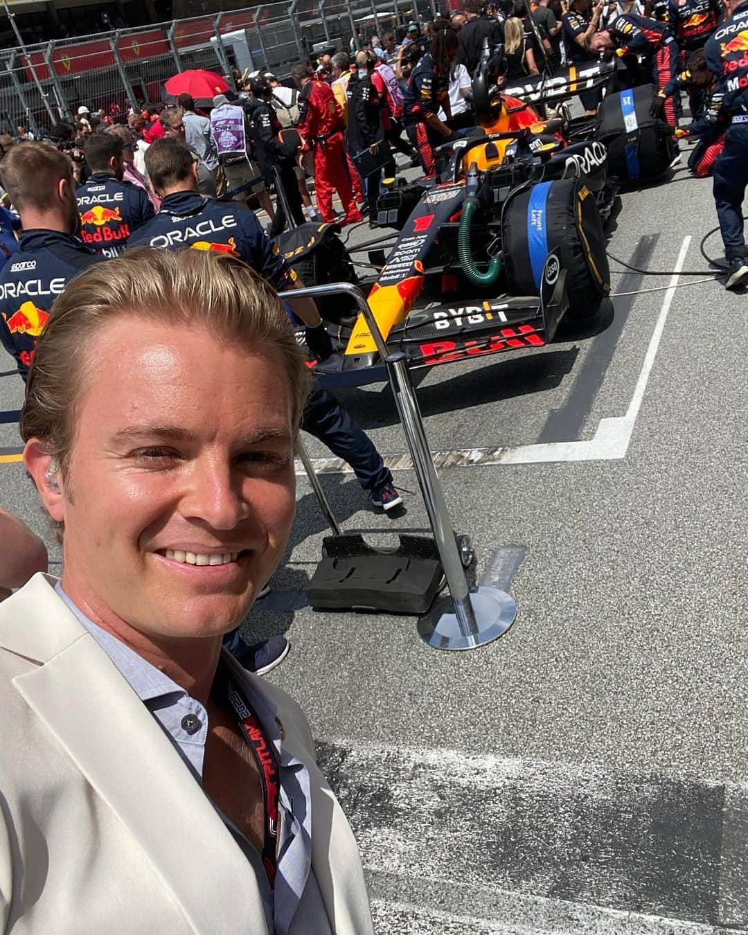 ニコ・ロズベルグさんのインスタグラム写真 - (ニコ・ロズベルグInstagram)「Incredible driving again from Max today. Super to see the Mercedes comeback though also! Very quick in race! Might we still see them mount a challenge towards later part of season?」6月5日 1時00分 - nicorosberg