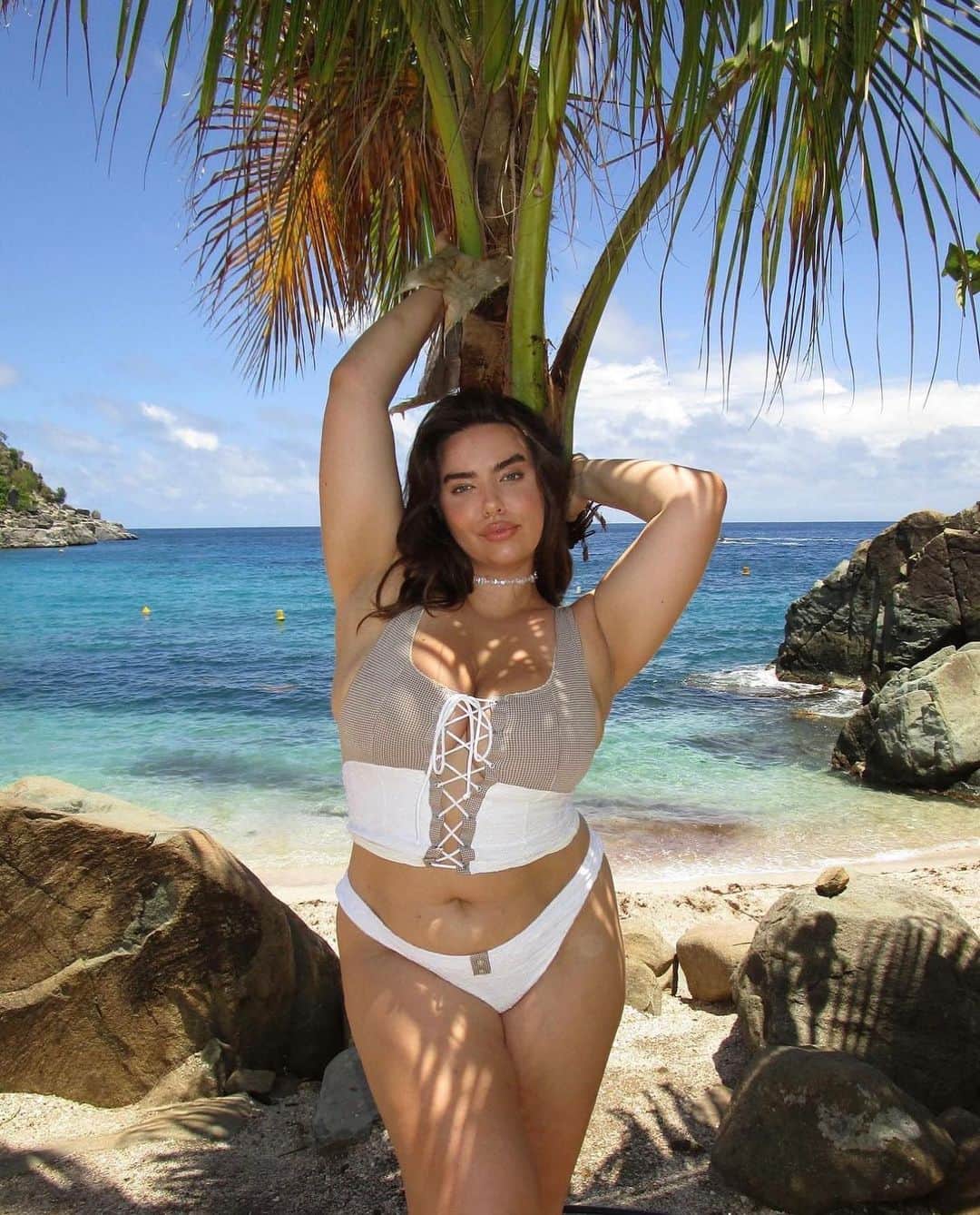FRANKIES BIKINISのインスタグラム：「vacation never looked so good🐬🫧 #frankiesgirls」