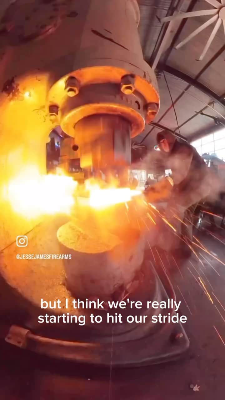 ウエストコーストチョッパーズのインスタグラム：「This is the 10th year in business for @jessejamesfirearms   www.JJFU.com」