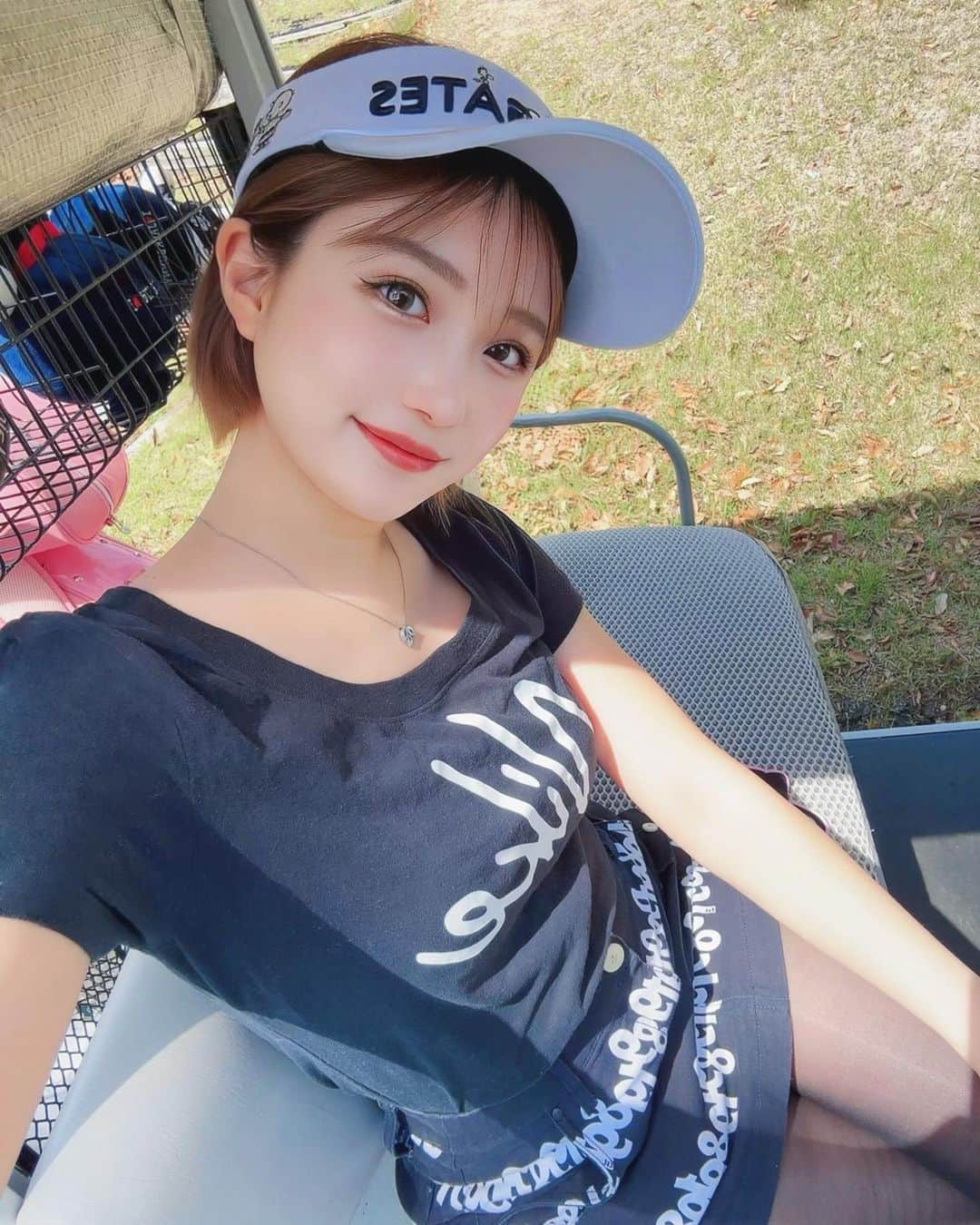 ぴょん♡のインスタグラム：「たまにはゴルフ投稿⛳️  　 　 　 　 #ゴルフ女子 #パーリーゲイツ #ゴルフウェア」
