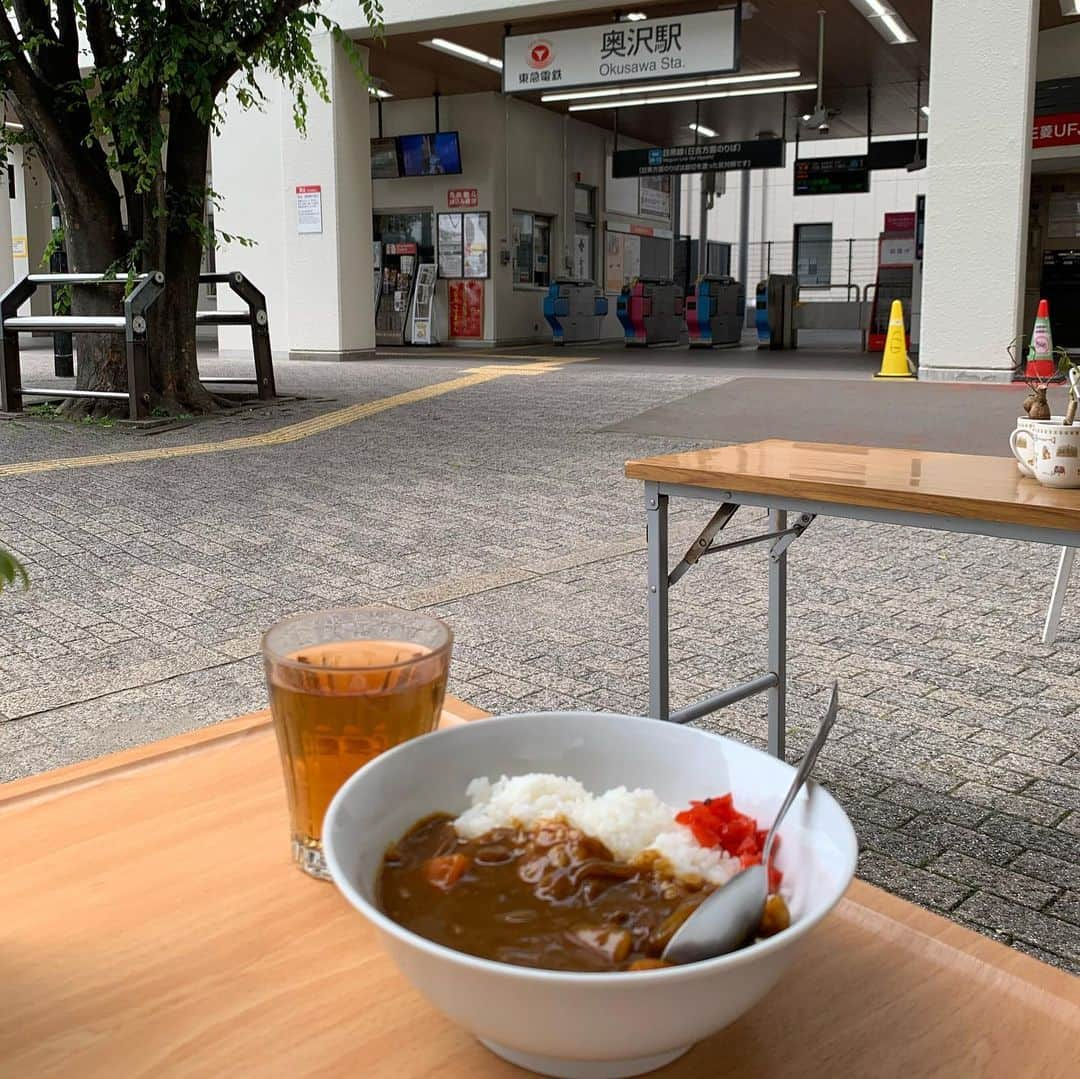 くろさんのインスタグラム写真 - (くろInstagram)「奥沢カレー🍛500円  奥沢駅前 coffee & foods harmony  サンケイプラザの1Fにある奥沢駅ふんすい広場前にあるオサレなカフェで、地味にいつもお客さんがいてずっと気になっておりましたw カレーは見た目通り懐かしい感じなんだけどちょいスパイシーで普通に旨し😋←社食カレーより旨し🍛 奥沢でワンコインランチが食べれるのは素敵すぎます💓  #奥沢カレー #奥沢ハーモニー #奥沢ワンコインランチ #ワンコインランチ #coffeeandfoodsharmony #コーヒーアンドフーズハーモニー #奥沢サンケイプラザ #サンケイプラザ奥沢 #サンケイプラザ #元祖奥沢カフェ #奥沢カフェ #奥沢ランチ #奥沢グルメ #自由が丘ランチ #自由が丘グルメ #くろ呑み喰い」6月5日 12時19分 - m6bmw