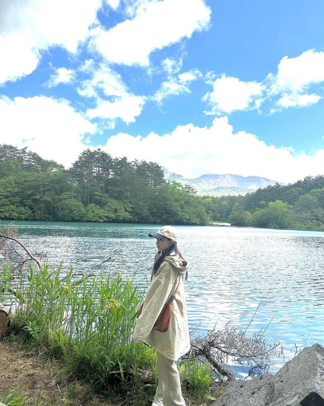 日向すずのインスタグラム：「福島旅行最高に気持ちよかった🧺🤍  自然と触れ合うの大好き🌱」