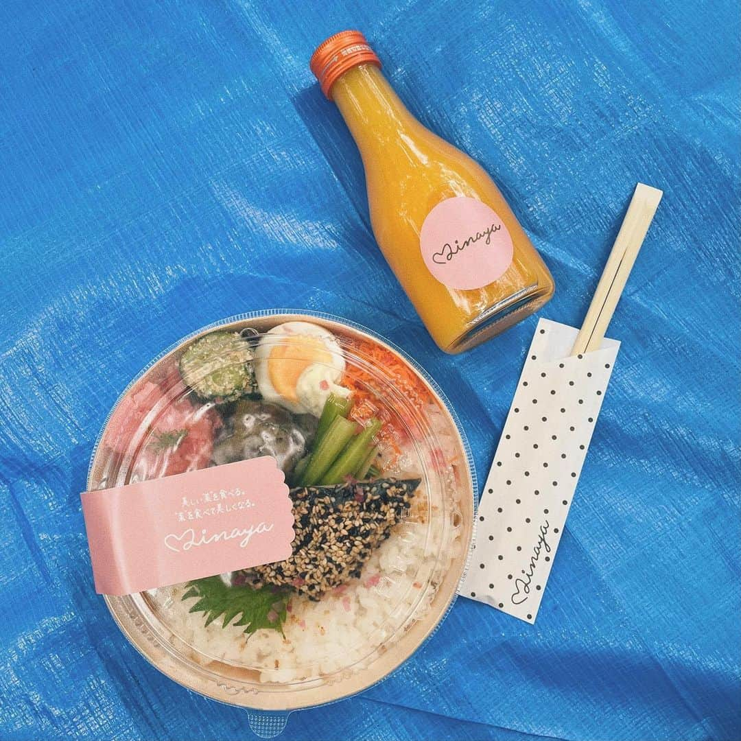 伊倉愛美さんのインスタグラム写真 - (伊倉愛美Instagram)「ずっと食べたかった、 念願の #美菜屋 のお弁当😋🍱 #gogirl の初回のランニング後に いただけたよー！  可愛くて身体に良くて美味しい、 良いとこ取りの最高なお弁当です🫶🏼 みかんジュースのプレゼントも！🍊 ランニング後の疲れた身体に 沁みた！！  #ランニング女子 #ランニング #ランニング好きな人と繋がりたい  #ランニング初心者  #お弁当 #お弁当屋さん」6月5日 10時56分 - ikura_manami