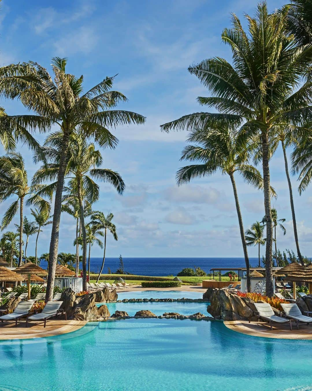 リッツ・カールトンのインスタグラム：「Give summer days an irresistible Pacific perspective at The Ritz-Carlton Maui, #Kapalua.」