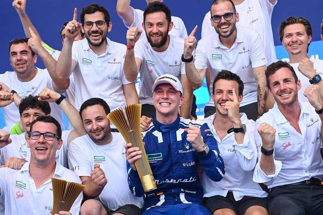 ジェームズ・ロシターのインスタグラム：「In the face of adversity, stick together and you will become unstoppable. Thank you team for the hard work & this amazing victory 🏆🔱」