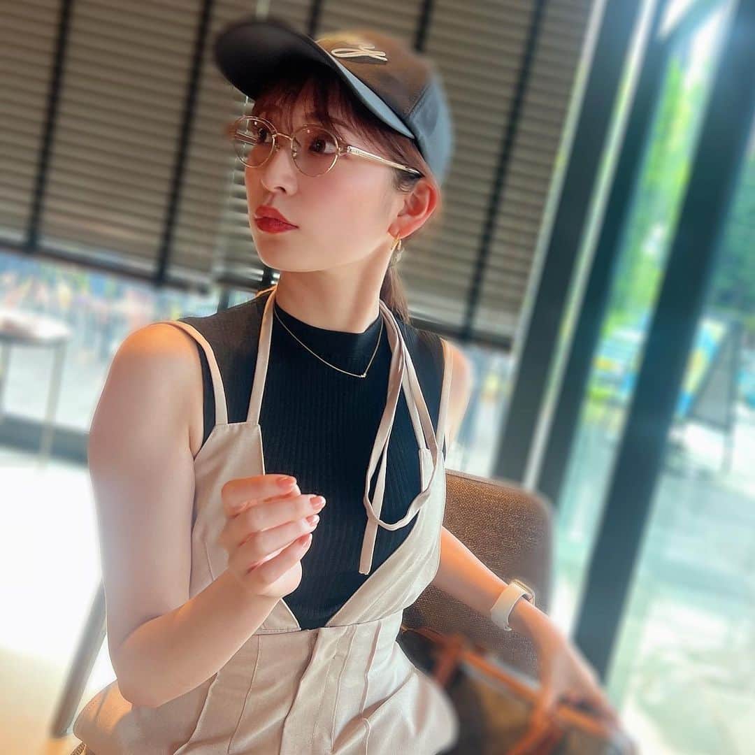 のインスタグラム：「夏っぽくなってきたね☀️☀️ . 昨日は早起きして お昼過ぎまでに仕事終わらせて 妹とドライブとお買い物してました❤️🚗 . 最近はお仕事も手伝ってくれてるので、行動を共にしがちw . よく喧嘩もしてきたけど 大人になってからの歳の近い姉妹っていいよね👯‍♀️❤️」
