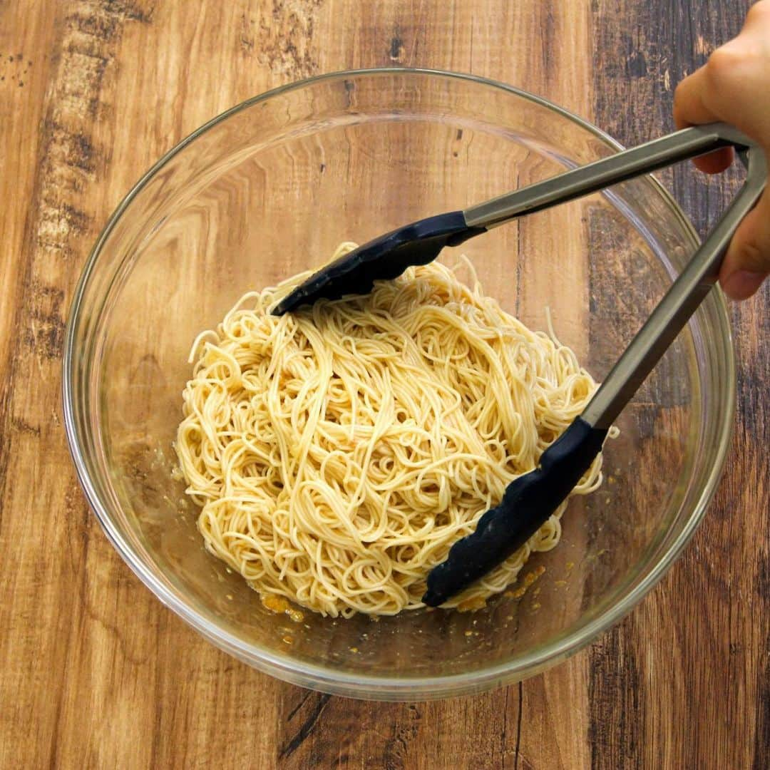 五十嵐ゆかりさんのインスタグラム写真 - (五十嵐ゆかりInstagram)「この濃厚な味噌だれで素麺食べると素麺いくつあっても足りなくなる。麺つゆの出汁のうま味、酢の絶妙な酸味が効いた味が美味しい  ごま油大2、みそ小2〜大1、3倍濃縮麺つゆ大1/2、酢・おろしにんにく各小1、砂糖小1/2を混ぜ、茹でて流水で洗い水気を切った素麺3束を加えて混ぜ醤油で味調え青葱、白ごま  #簡単クッキング#簡単美味しい#かんたんレシピ#自宅飯#時短ごはん#簡単ご飯#ズボラ飯#ズボラ主婦#ご飯記録#時短レシピ#時短料理#毎日ごはん#簡単料理#簡単ごはん#簡単レシピ#夕ご飯#お家ご飯#料理好き#レシピ#おうちご飯#クッキングラム#おうちごはん」6月5日 11時20分 - yukari_igarashi