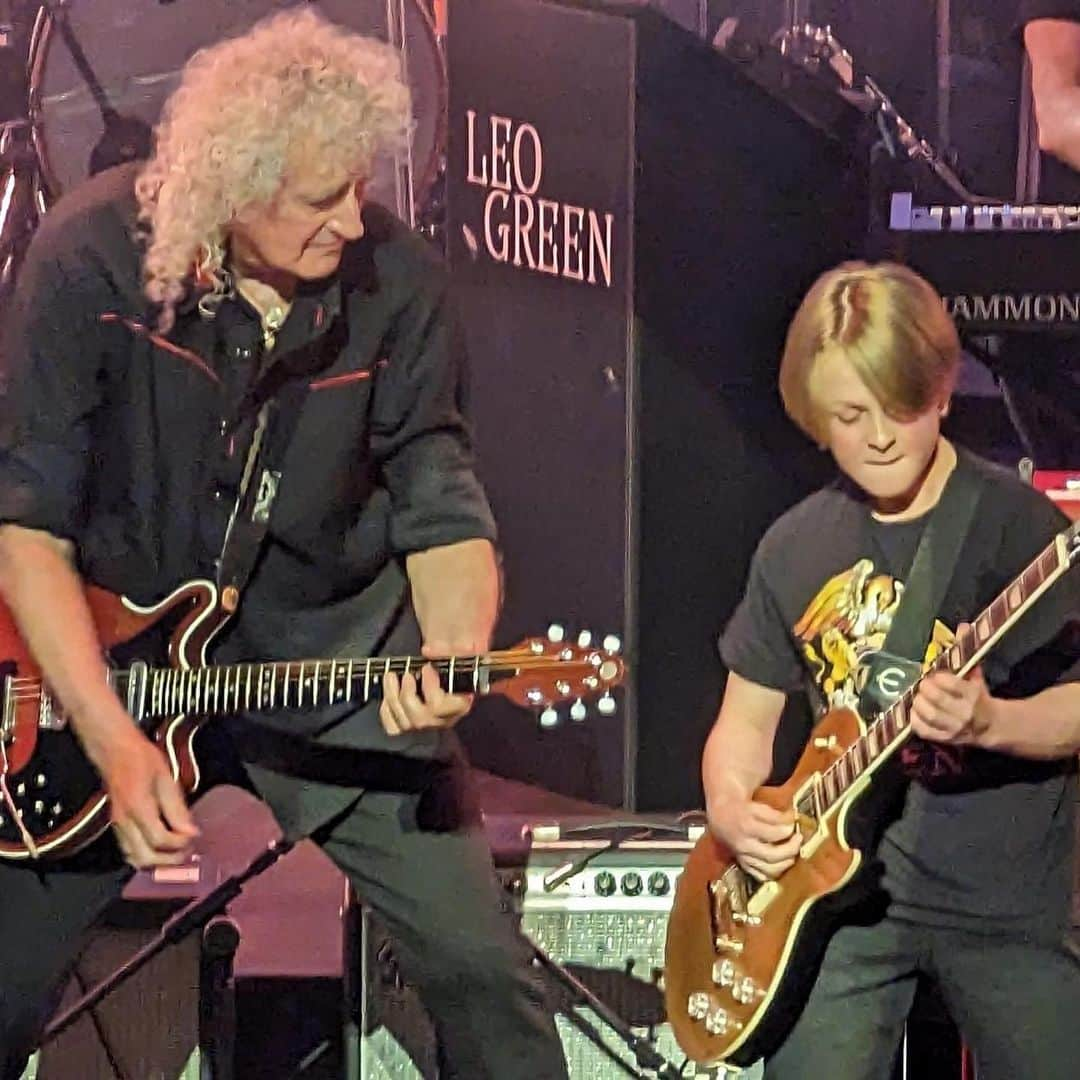 ブライアン・メイさんのインスタグラム写真 - (ブライアン・メイInstagram)「Thanks all you lovely folks who cheered us on tonight at JAMES BURTON AND FRIENDS !!! Here’s a few captures from @sarah_rugg - thanks !  What a night ! Bri」6月5日 11時41分 - brianmayforreal