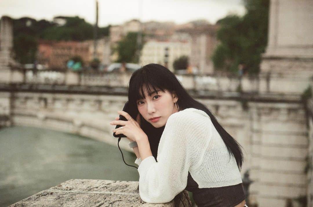 Diem、のインスタグラム：「바티칸과 천사의다리사이에서📸 필름🎞️ @_by.hailey  #바티칸 #천사의다리 #이탈리아 #유럽 #로마 #필름」