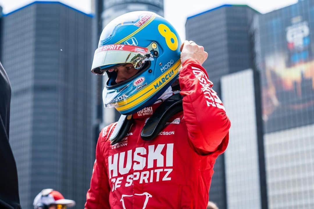 マーカス・エリクソンのインスタグラム：「P9 today @detroitgp ✅. Tough race! First set of tyres completely died on me and we had to change to an alternate strategy. Turned into a recovery drive after that. Good to fight back to a top 10 finish in the end 💪🏻   Congrats @alexpalou on the 🏆 and @chipganassiracing with all 4 cars in the top 9 👏🏻  #ME8 #INDYCAR   @huskiicespritz  @chipganassiracing  @hondaracing_hpd」