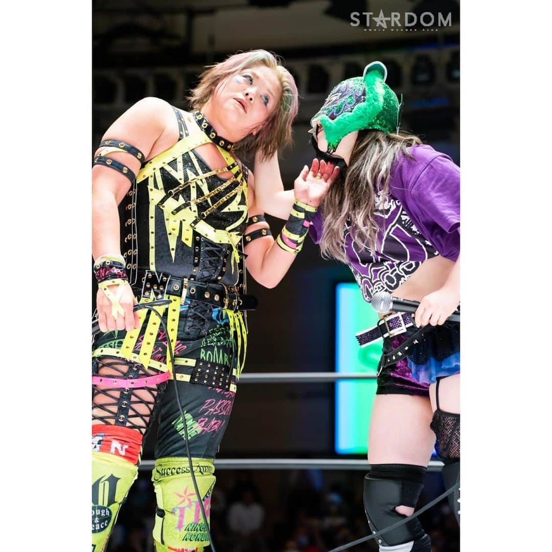 高橋奈苗のインスタグラム：「スターライト・キッド  お前にパッション注入してやるよ‼️  正真正銘、初対戦。  女子プロレスを見て育ったらしい。  “見て”育ったのと  “実戦して”育った  ことの  大きな違いを実感することになるでしょう。  でもさ、それを感じずに死ぬよりも数百倍幸せなことだって、 お利口なキッドちゃんなら気づくと思うよ🤭  @nanae_passion_  follow me!  通販ショップ➡︎ https://jungarian.thebase.in/  #プロレス #高橋奈七永  #ナナエ #パッション #passion #女子プロレス #人間国宝 #japan #nanaetakahashi #パッション注入 #STARDOM #SLK」