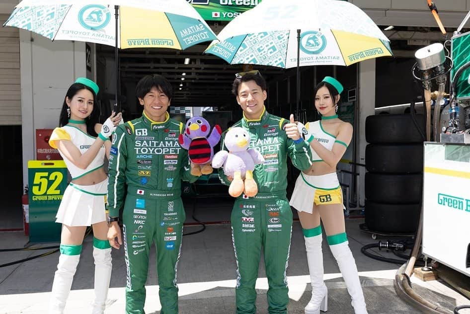 有栖未桜さんのインスタグラム写真 - (有栖未桜Instagram)「SUPERGT Rd.3 SUZUKA🏎🏁 ⁡ 今回決勝では途中赤旗中断により そのままレース終了となりました！ 両ドライバーの方がご無事でなによりです。。 ⁡ そんな中52号車は なんと20番手からの3位表彰台！！😳✨ サクセスウエイトがありながらの 怒涛の追い上げ。。す、すごすぎる…！！！！！ 今回もGBは熱い戦いをみせてくれて ほんとに目が離せなかったですね！🔥 そんなレースを間近で見れること改めて幸せすぎるなぁ と感じました☺️💚💚 ２戦連続での表彰台ほんとに嬉しいし最高すぎます✨ ⁡ 今回のレースで52号車は シリーズランキング3位に上がりました！！！！！👏 今年こそシリーズチャンピオン🏆 次戦以降もぜひ熱い応援よろしくお願いします💚 ⁡ 台風の影響もありましたが 2日間たくさんの応援ありがとうございました☺️💚 ⁡ ⁡ ⁡ #supergt #埼玉トヨペットgreenbrave #greenbrave #埼玉トヨペットサポーターズ2023  #レースクイーン #rq #コスプレイヤー #ショートカッ党 #ポートレートモデル #有栖未桜 #みおるー沼 #followme」6月5日 11時45分 - miiion_official