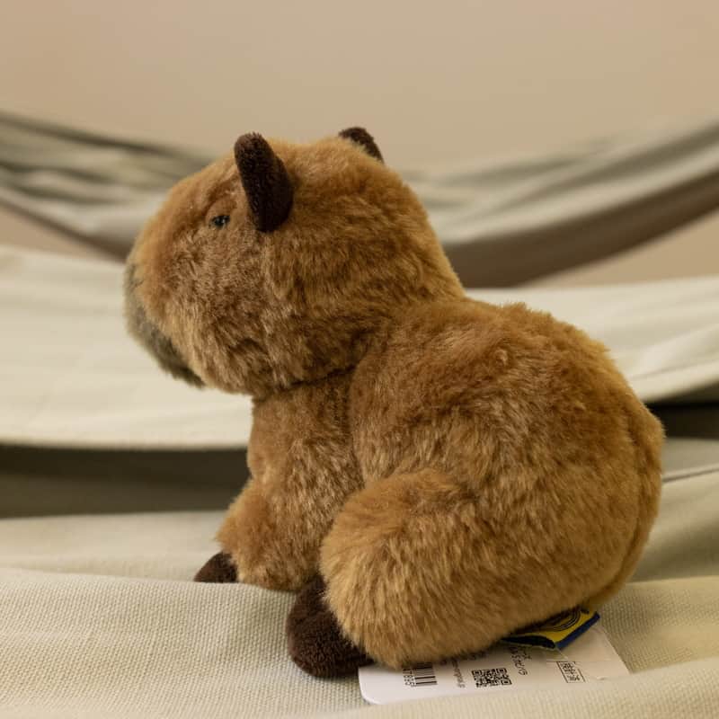 渡辺克仁さんのインスタグラム写真 - (渡辺克仁Instagram)「那須どうぶつ王国で購入した手のひらよりはみ出すぐらいの大きさのぬいぐるみ、1540円。肌触りが柔らかくモフモフ感が強い。㈱サンレモンという会社が販売元で「フラッフィーズ」シリーズ。エコ素材で製作されているとタグに記載されている。  #カピバラ #水豚 #capybara」6月5日 11時58分 - katsuhito.watanabe