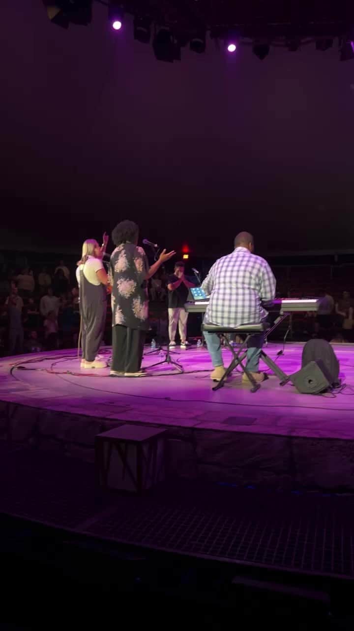 コリー・ロバートソンのインスタグラム：「@hisstorythemusical prayer and worship in the tent🙏🙌🏼 #hisstoryrevivalnights」