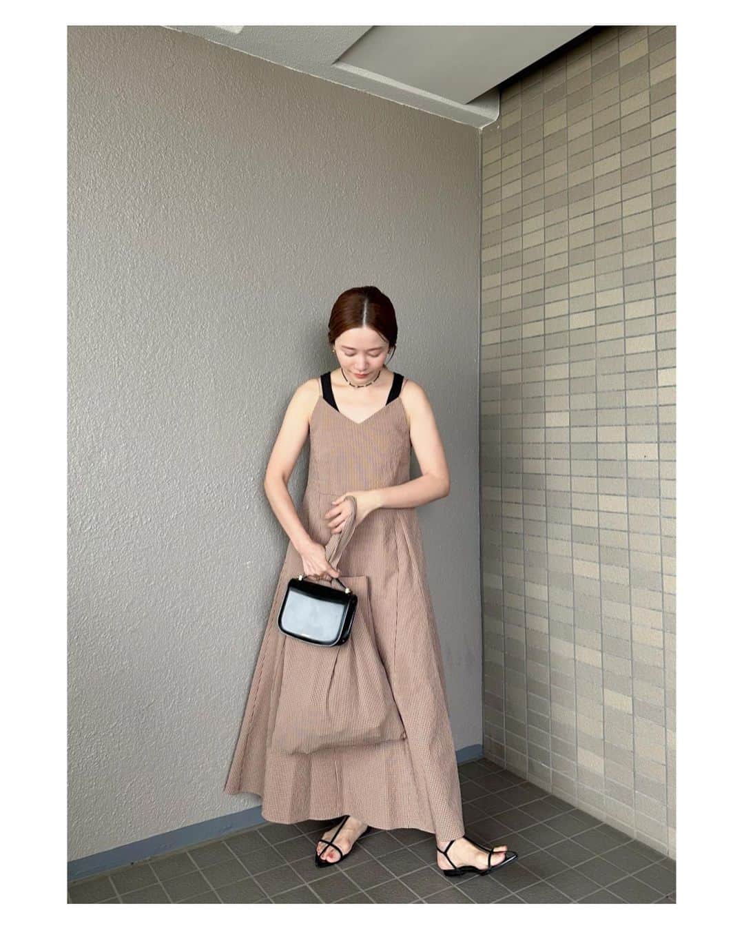 高山直子のインスタグラム：「実はノースリで着たくて作ったワンピ🤎 夏のギンガムチェック、好きです🫶🏻  #EiiS」