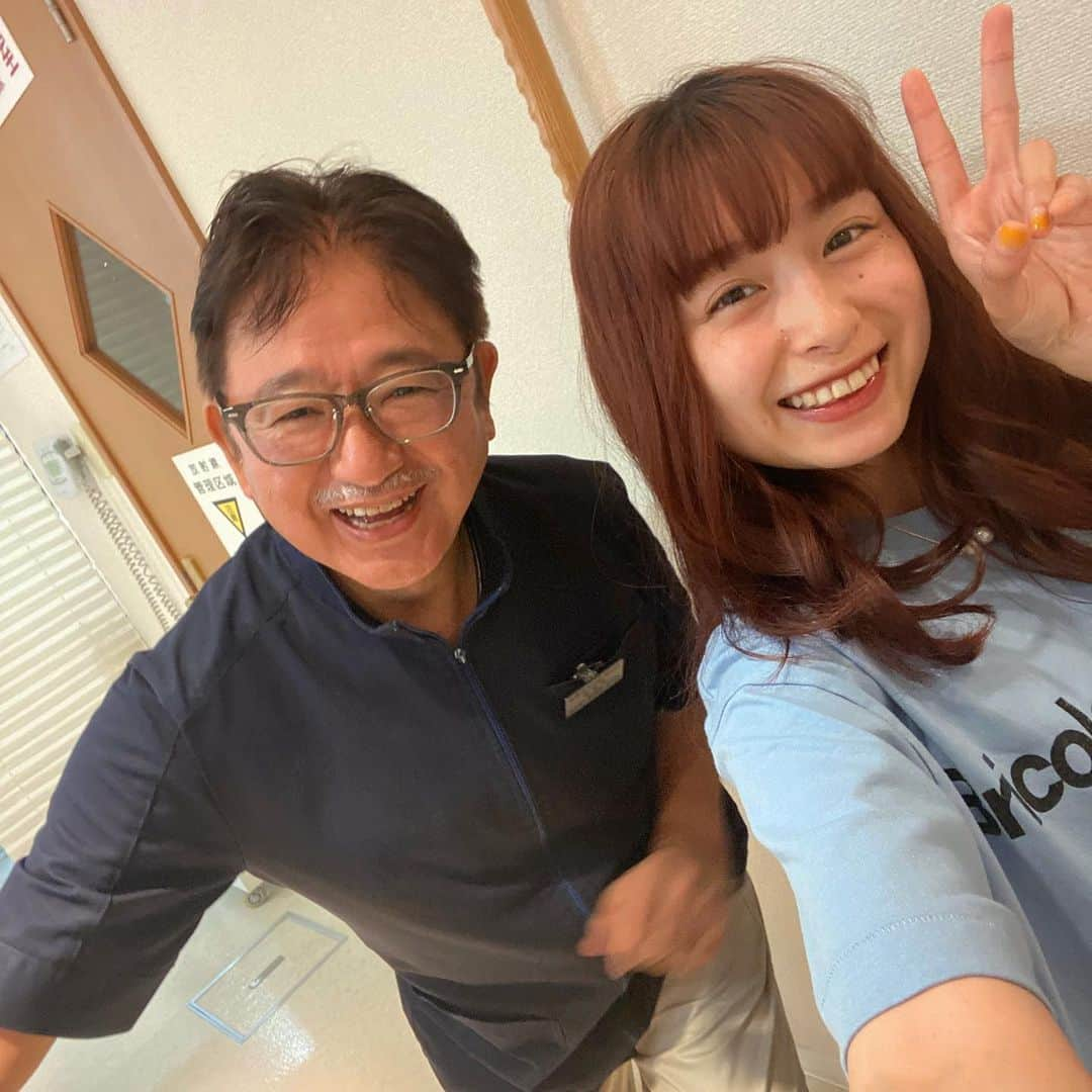 トミタ栞さんのインスタグラム写真 - (トミタ栞Instagram)「とにかく明るい歯医者さんこと、 (勝手にそう呼んでる) #東上野歯科クリニック　の 村岡先生🦷🥹✨  歯医者さん＝叱られる という私の概念を数年間 とっぱらい続けてくれています。  歯医者さん＝楽しすぎる場所 スッキリする場所 いいことする場所🤤  今日はこのあと、 撮影があるのでピカピカにして もらってきました☺️✨🌈  今日も一日、 何事にも誠実に頑張って参ります！」6月5日 11時59分 - tomita_shiori