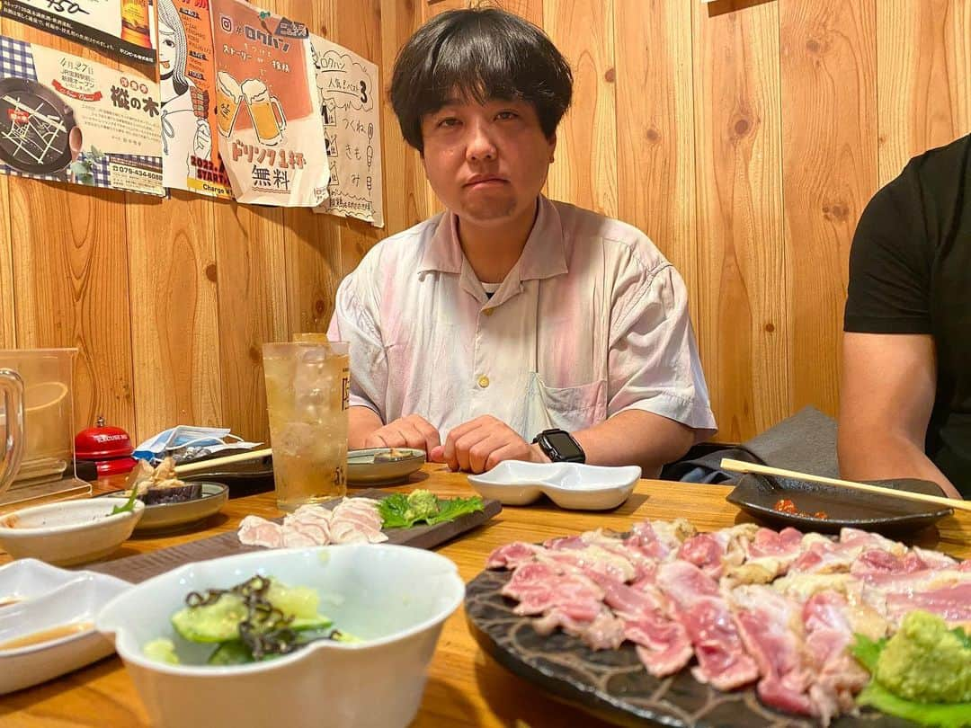 カバさんのインスタグラム写真 - (カバInstagram)「本日のでぶ活。  久しぶりに加古川にある 炭火焼鳥ロクハン 行ってきました！  加古川駅から徒歩5分ほどのところにあるお店。  僕はここの焼鳥がほんま大好きで 1番美味しいと思ってます！  オリジナルのタレが絶妙な焼き加減の肉に絡んで延々食べてられます！  親鶏のたたきから 焼鳥各種 プリン まで、どれもこれも カバッチグー！👍️ でした！  ここは皆さん、是非腹ペコ状態で行ってみて下さい！😋️✨  今回も美味しい焼鳥を ごっそさんっでした！  あぁ、痩せたい！  #本日のでぶ活　#でぶ活 #関西グルメ  #大阪グルメ #兵庫グルメ　#兵庫 #加古川 #グルメ　#ランチ #焼鳥　#炭火焼鳥ロクハン #腹パン　#カバッチグー #吉本新喜劇　#新喜劇 #カバ　#パン屋の旦那 #あぁ、痩せたい」6月5日 12時13分 - kabaking0129