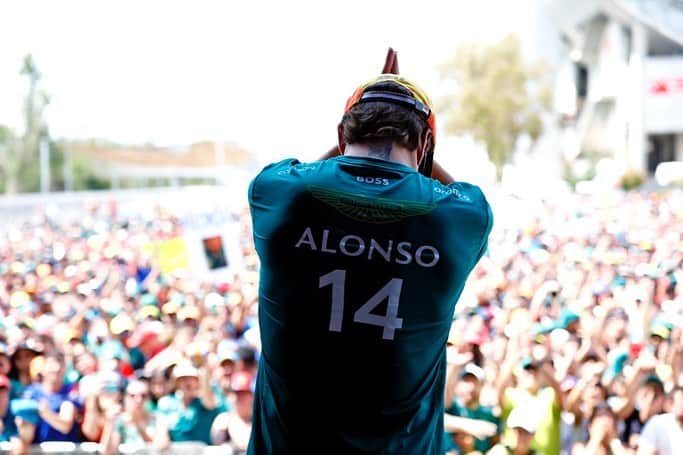 のインスタグラム：「Gracias España. 💙🇪🇸. Hemos dado todo en la pista y ojalá hubiésemos tenido más ritmo para terminar más arriba. Pero me voy contento y con más puntos. Ha sido muy especial vivir toda la experiencia este fin de semana. Llegará….💪 #f1 #spain #astonmartin」