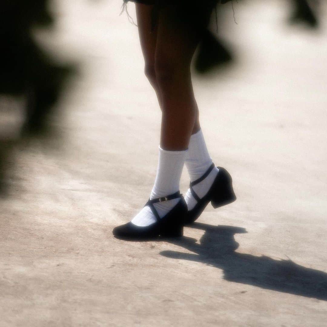 UNIFのインスタグラム：「✧∘* ೃ ⋆. Lois shoe」
