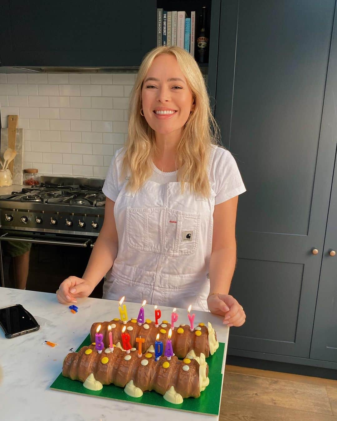 タニヤ・バーさんのインスタグラム写真 - (タニヤ・バーInstagram)「Best start to my birthday celebrations with friends at home in London, heart is very happy and full this evening 💖🎂🥳」6月5日 5時10分 - tanyaburr