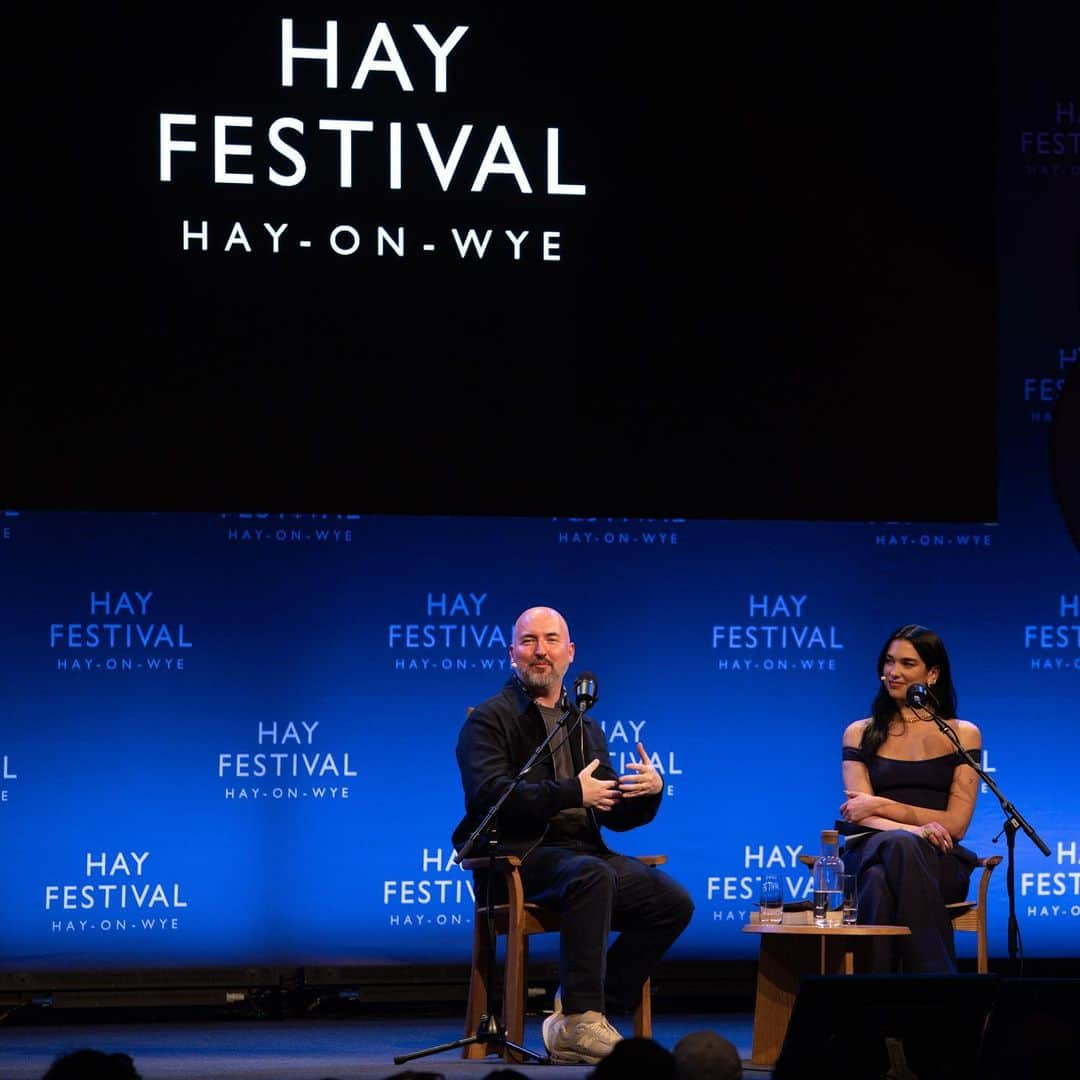 デュア・リパさんのインスタグラム写真 - (デュア・リパInstagram)「A perfect weekend in Hay-On-Wye for @hayfestival ~ felt so lucky to be among so many brilliant authors, writers and booklovers to launch our @service95 bookclub!!! Thank you @douglas_stuart for being such a wonderful podcast guest infront of a very kind and engaged live audience (our episode will be available June 16th) and thank you Gaby Wood for interviewing me today on the “Stories Of My Life” with some lovely audience questions to follow📚❤️」6月5日 5時12分 - dualipa