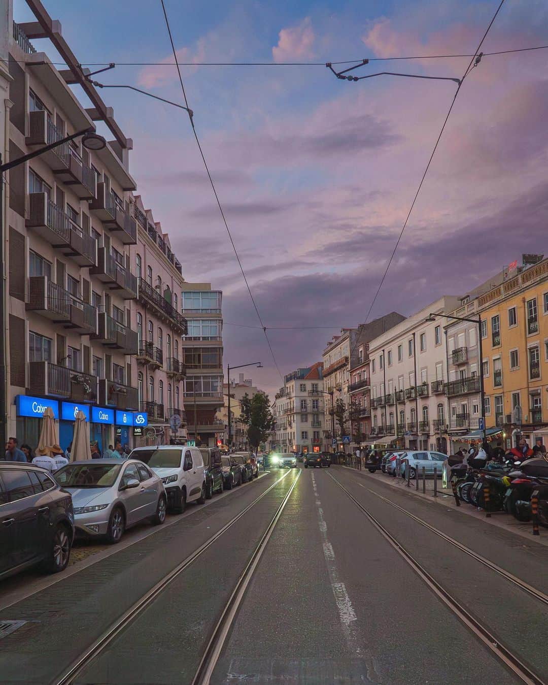 サイモンとマルティナのインスタグラム：「I’ve just been loving this season in Lisbon. Here are some shots from around Lisbon: Graça, Ajuda, and Algés, and some Ericeira as well」
