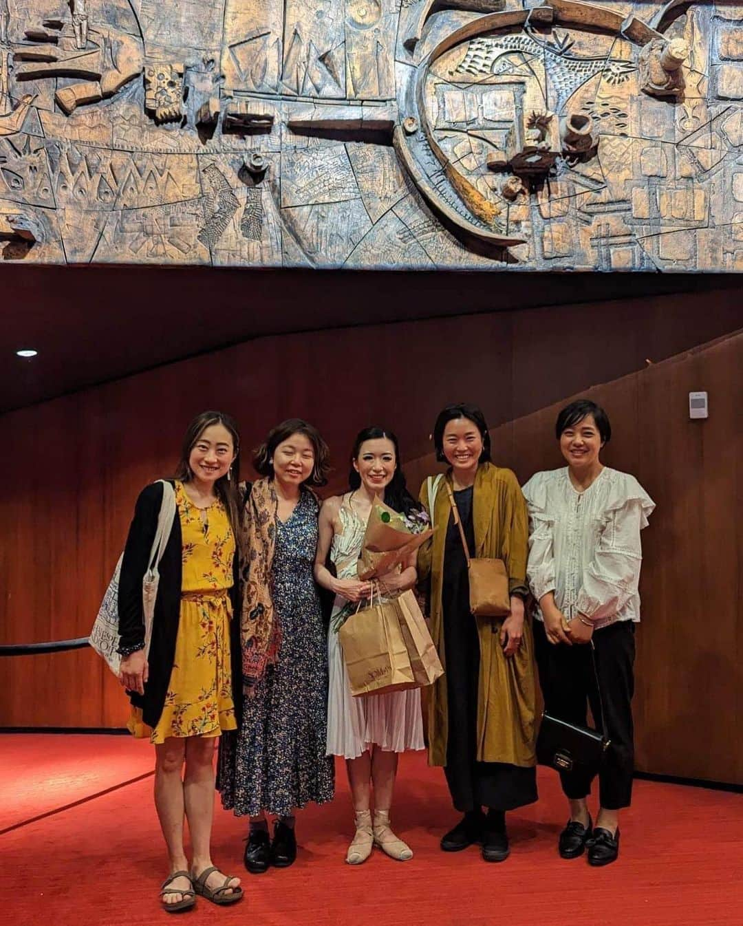 石井杏奈さんのインスタグラム写真 - (石井杏奈Instagram)「My heart is full 🥰😍❤️ Thank you so much everyone !!! Have a great holiday 😎🥳💚 . . #cinderella#ballet#show#montreal#family#friends#love」6月5日 5時59分 - annaishii