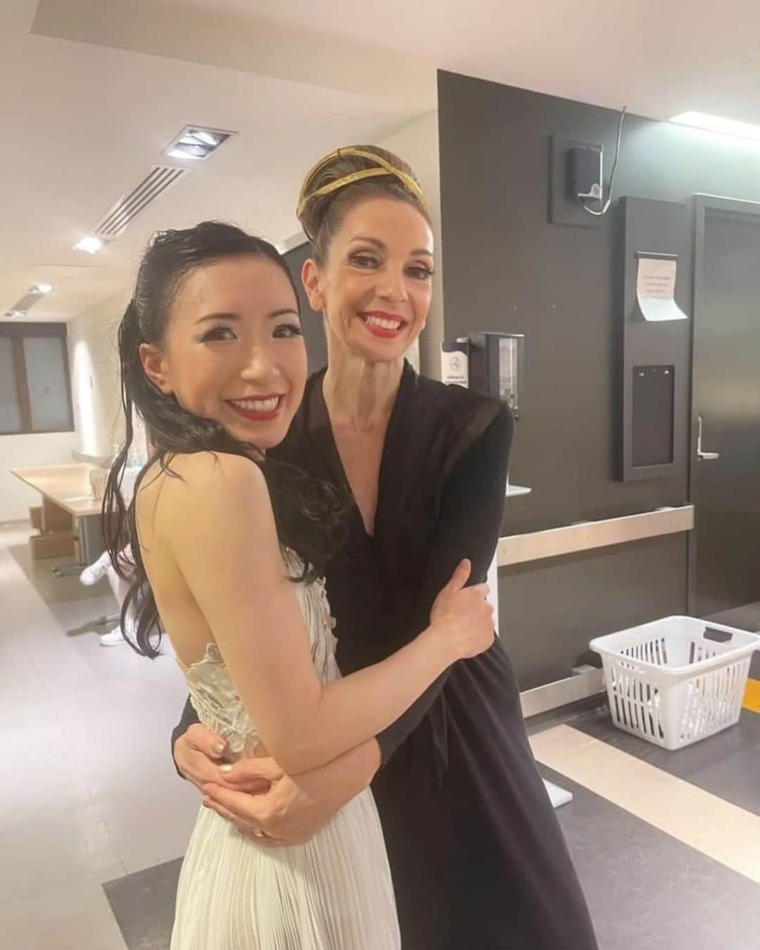 石井杏奈さんのインスタグラム写真 - (石井杏奈Instagram)「My heart is full 🥰😍❤️ Thank you so much everyone !!! Have a great holiday 😎🥳💚 . . #cinderella#ballet#show#montreal#family#friends#love」6月5日 5時59分 - annaishii