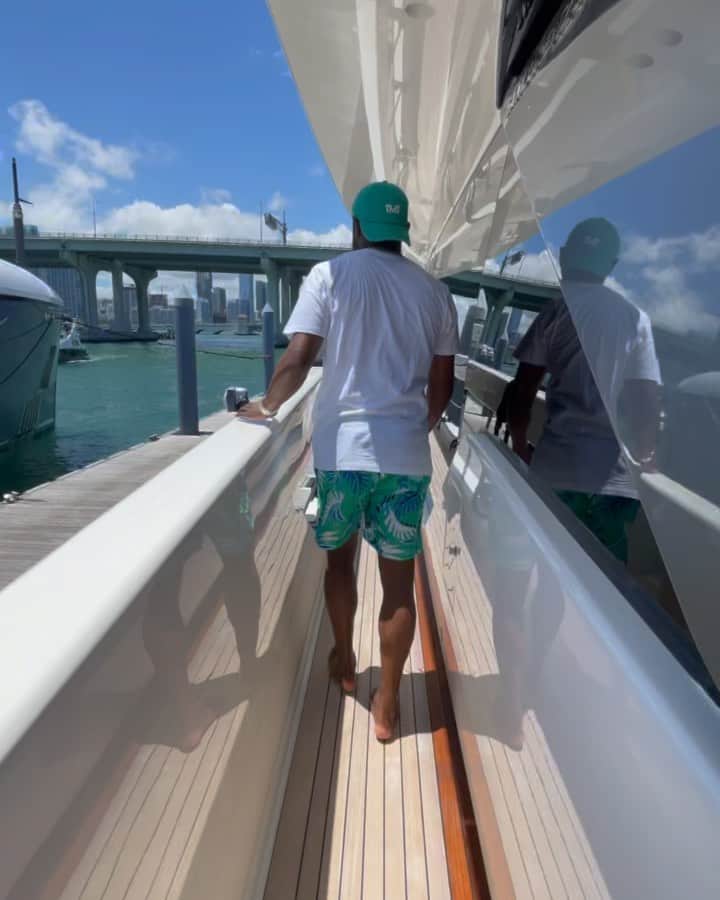 フロイド・メイウェザー・ジュニアのインスタグラム：「I’m the Yacht Master and I ain’t talking about a Rolex.」