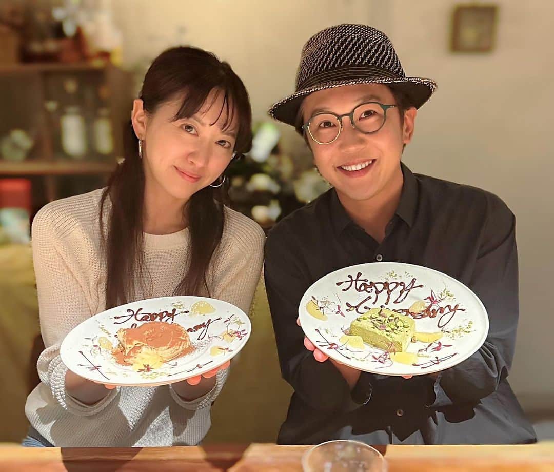 金子貴俊のインスタグラム：「6月3日で結婚15周年！！ 16年目に入りました。 お祝いは大好きなイタリアンへ！ どれも美味しくて素材を活かした調理とそのバランス感覚に感動😆自家製のレモンサワーがスパイス効いて大好き。  さてさて、 結んで実るという思いを込めて 6月3日に結婚しましたが、 記念日当日に娘と田植えをしていて、 娘と過ごす時間や、娘の成長から まさに実りのある結婚だったと思い。 心の底から妻には感謝の気持ちが湧いてきました。 ドライブ中に長野の景色を見ながら 小田和正さんの「たしかなこと」が流れた時は ウルッときちゃったなぁー😁 子供の頃からの夢が「家庭を持つ事」だったわたしには、幼少期からの自分目線で今を振り返ると夢の様な時間が広がっています。のびのび育つ子供達、子供を見守る妻の姿。家族との時間がこんなにも心を満たしてくれるとは・・・ 夢を叶えてくれた妻には頭が下がります。 自分としては未熟な所がまだまだ有り、 ケンカもするし、妻にも迷惑かけてしまってるけど、少しづつ改善しながら、仲良く楽しい時間を作っていけたらと思います。 今後も夫婦共々よろしくお願いいたします。  #結婚記念日」